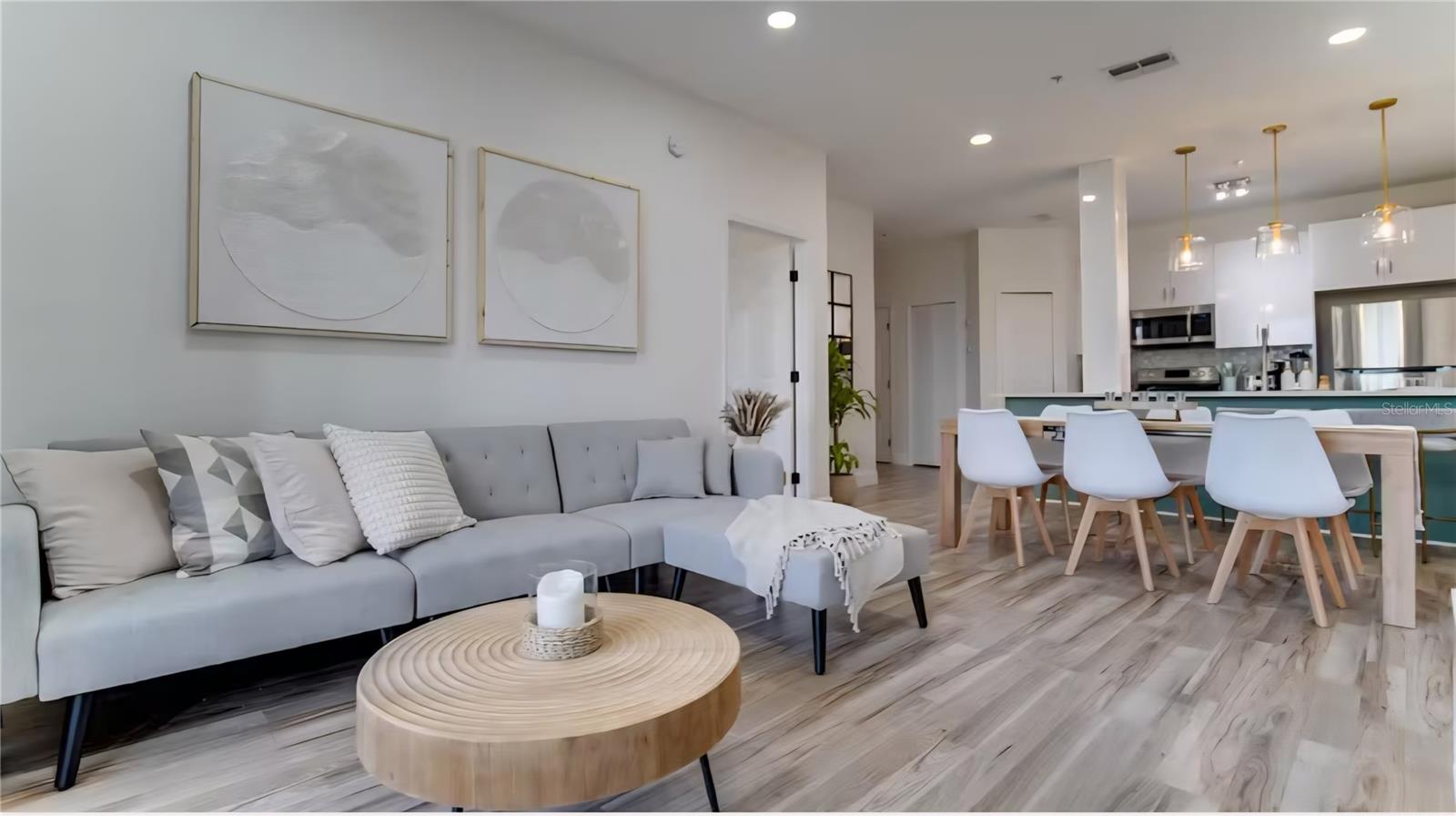 Image 5 of 37 For 8103 Coconut Palm Way 203