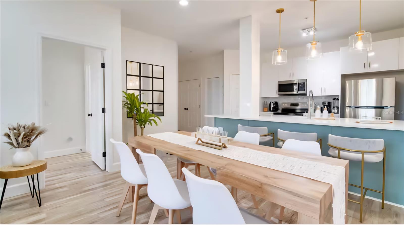 Image 7 of 37 For 8103 Coconut Palm Way 203