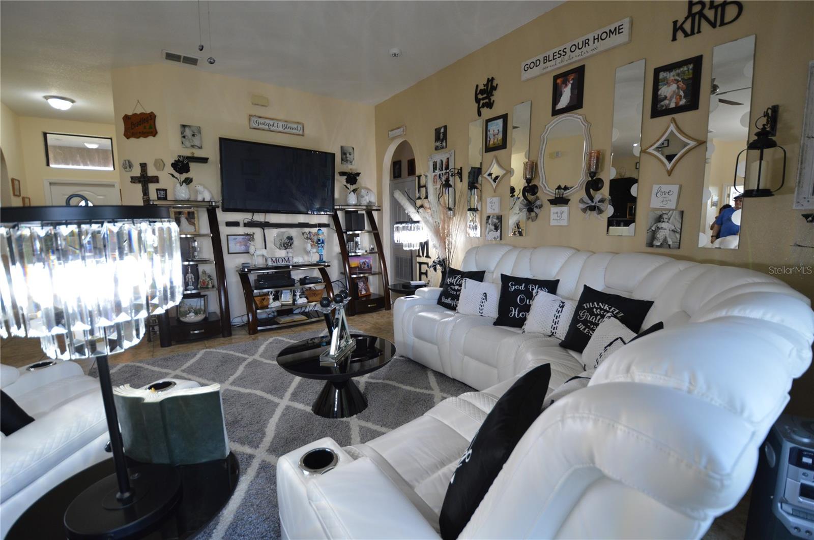 Image 19 of 41 For 455 Cinnamon Drive
