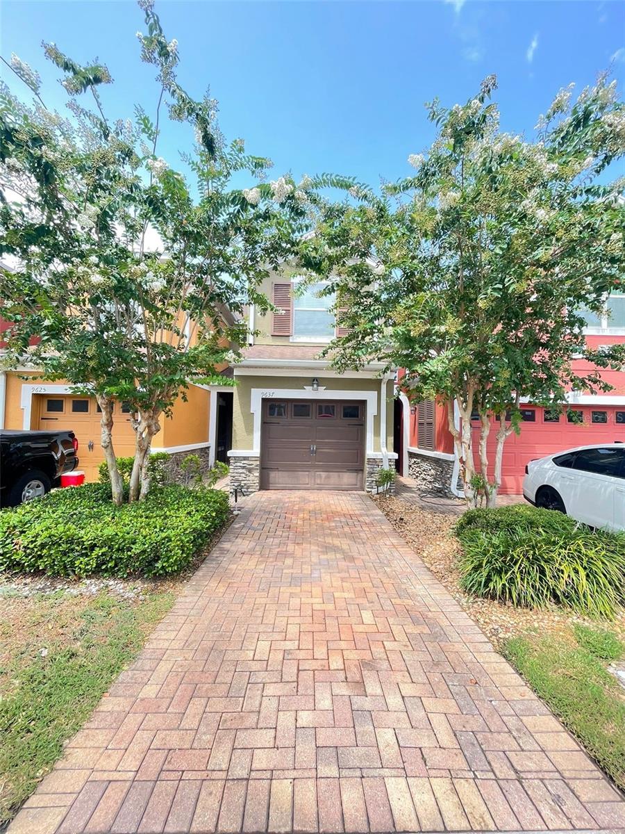 Image 2 of 17 For 9637 Silver Buttonwood Street