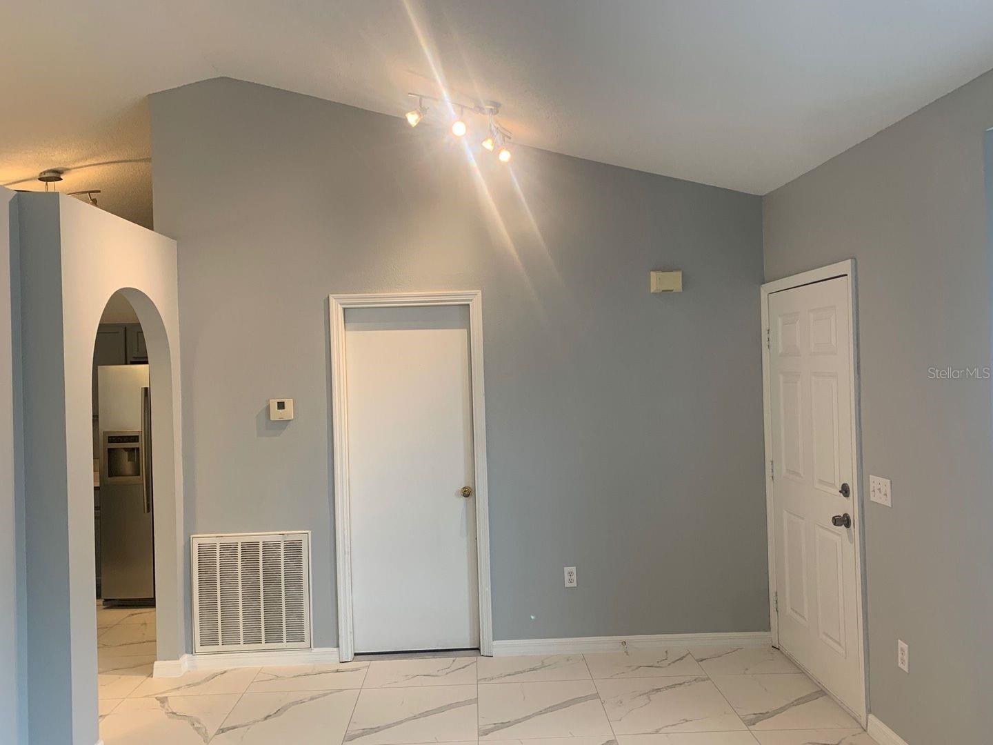 Image 11 of 20 For 823 Hazel Grove Court