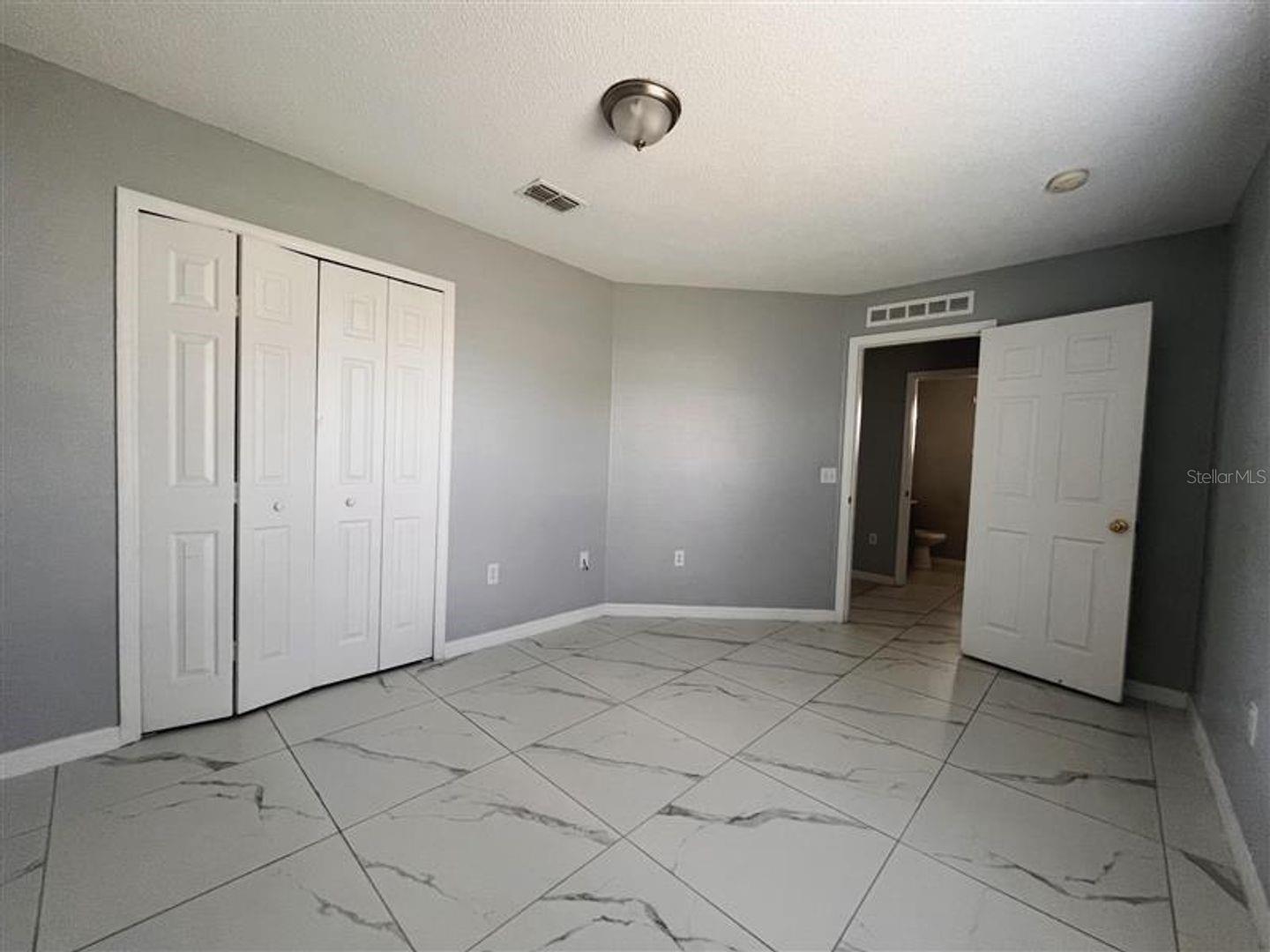 Image 17 of 20 For 823 Hazel Grove Court