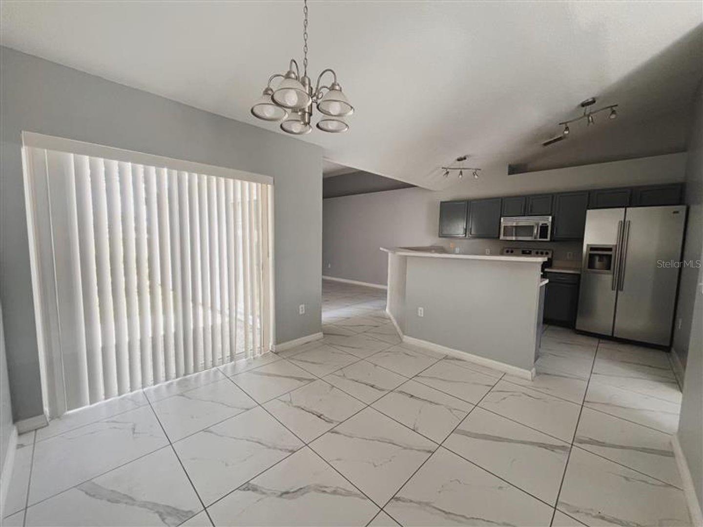 Image 6 of 20 For 823 Hazel Grove Court