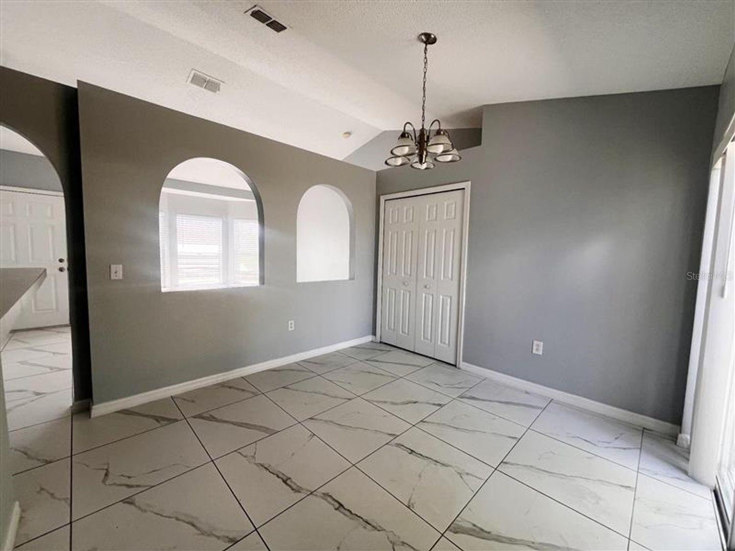Image 9 of 20 For 823 Hazel Grove Court