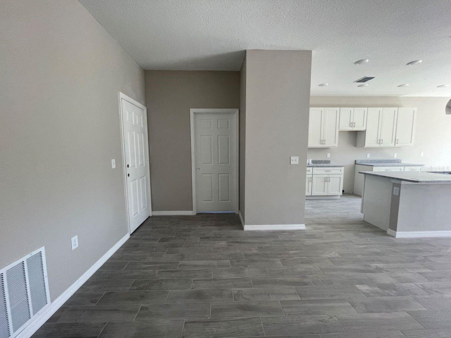 Image 10 of 15 For 942 Picardy Drive