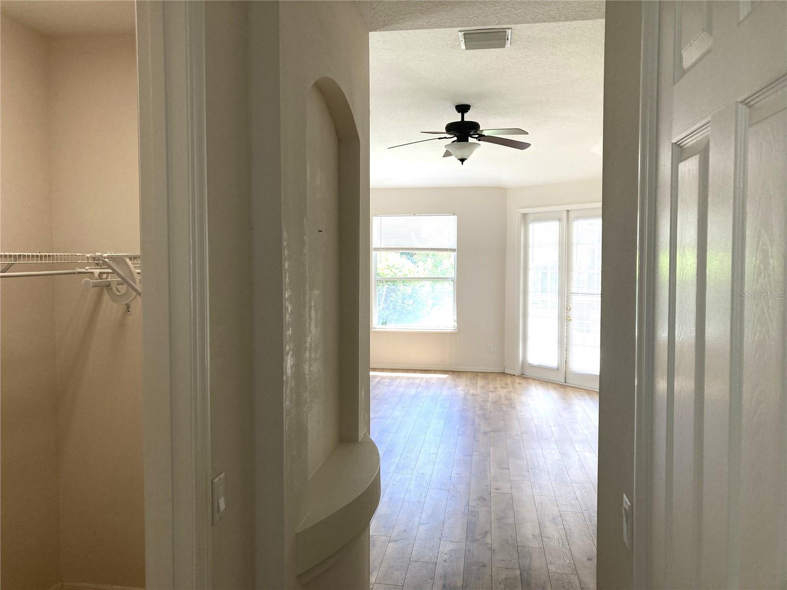 Image 10 of 20 For 8837 Oak Landings Court