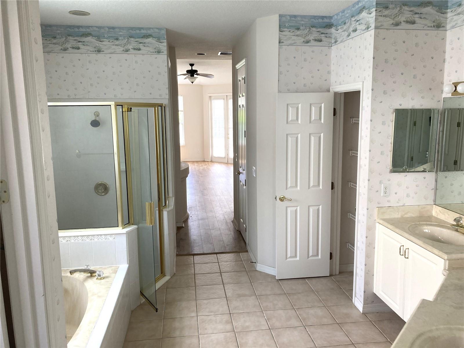 Image 15 of 20 For 8837 Oak Landings Court