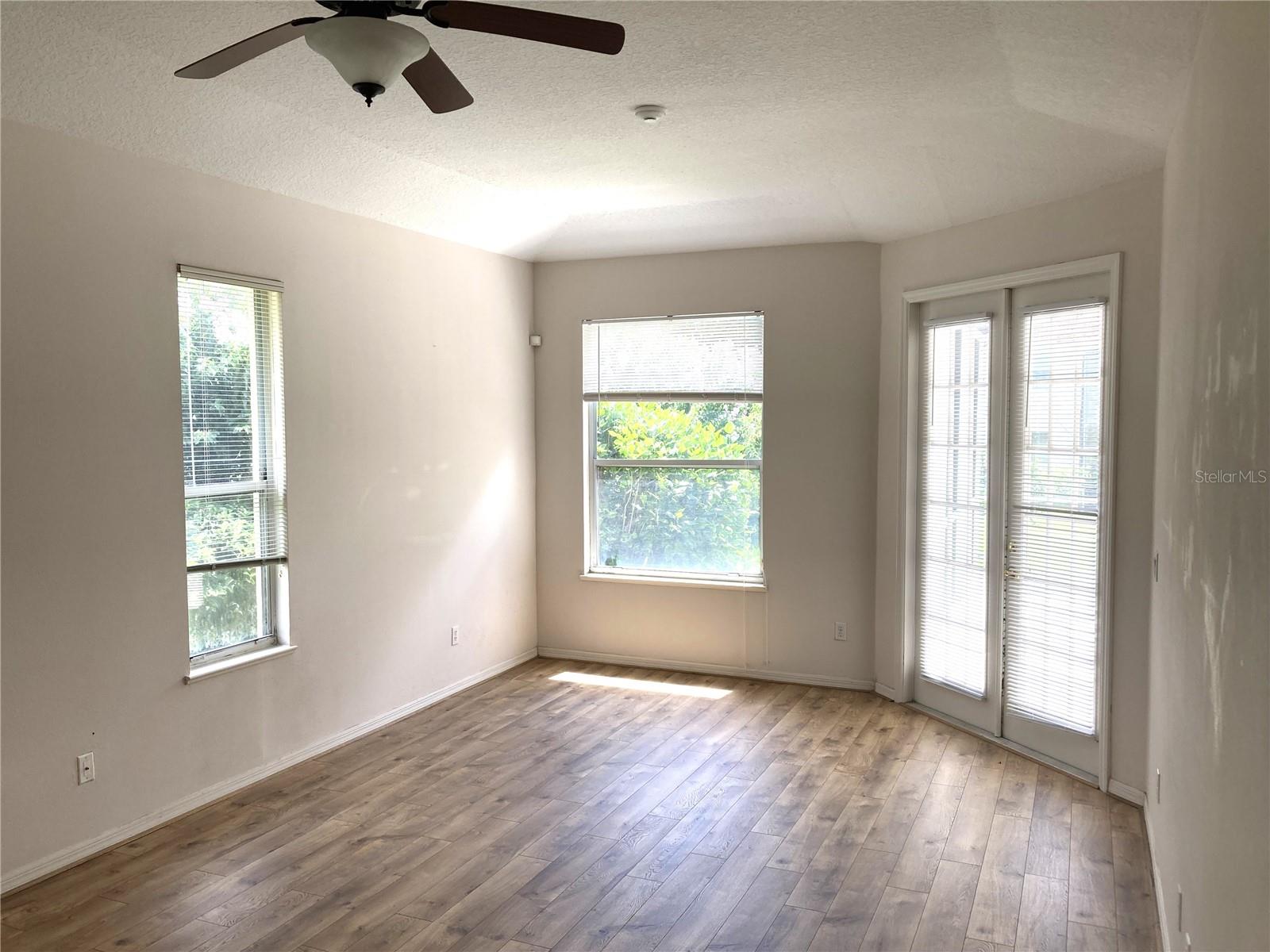Image 9 of 20 For 8837 Oak Landings Court