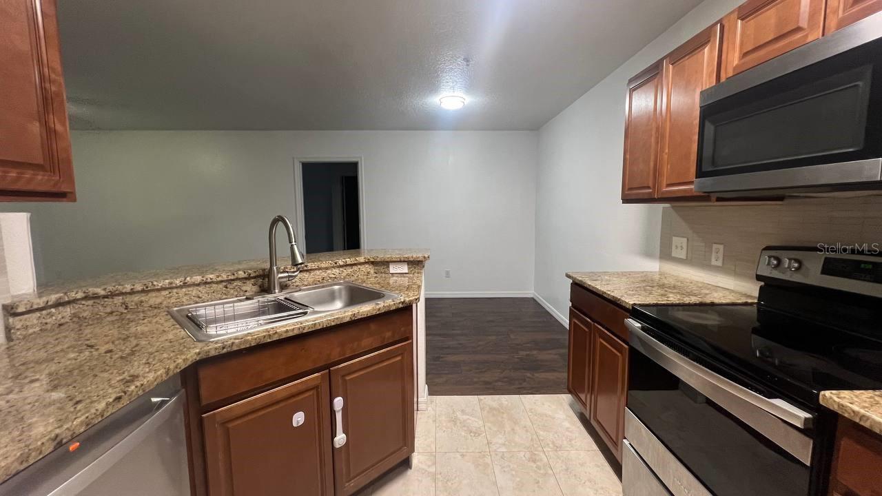 Image 6 of 18 For 6530 Swissco Drive 1123