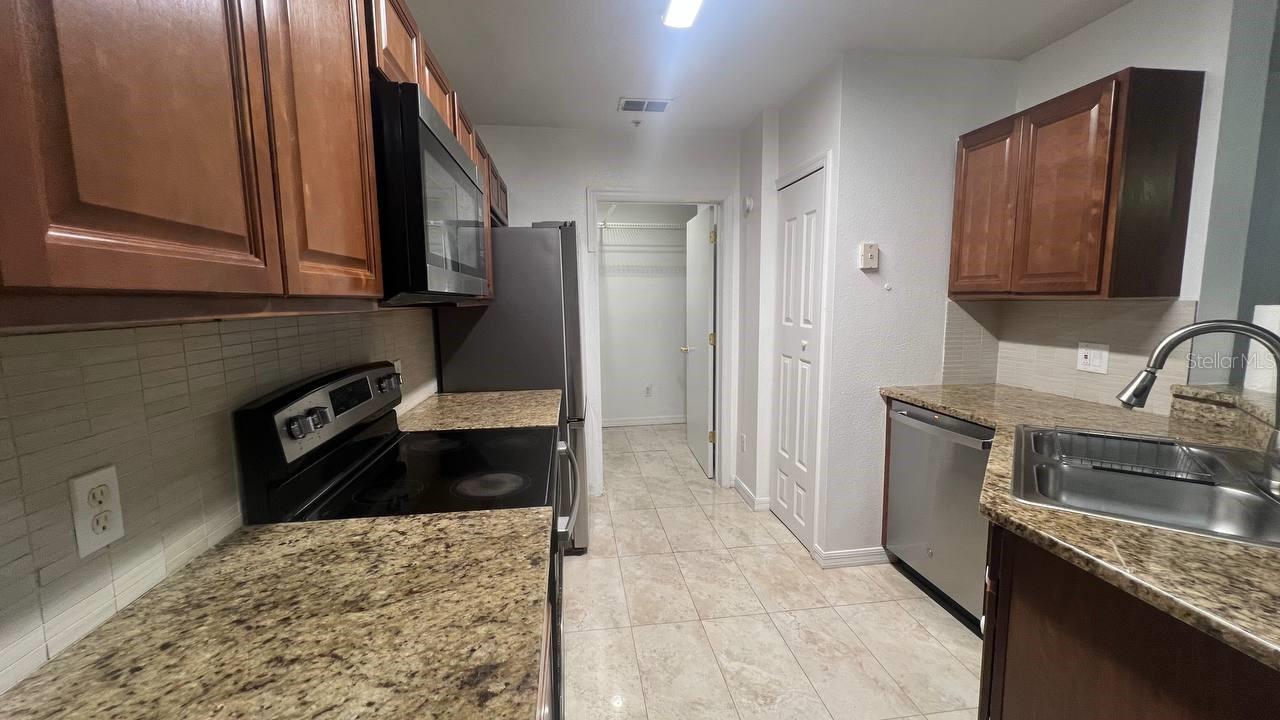 Image 7 of 18 For 6530 Swissco Drive 1123