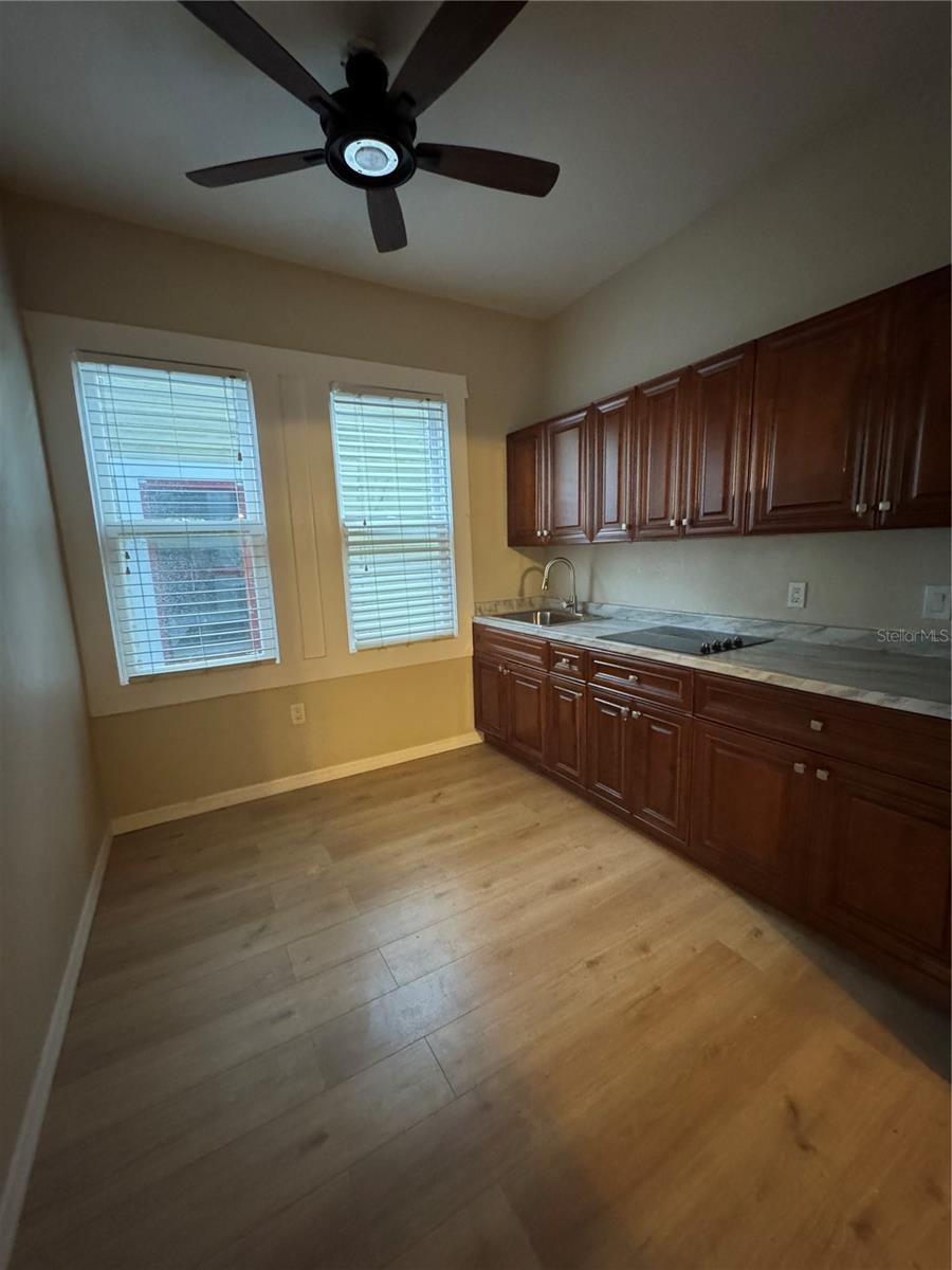 Image 3 of 4 For 1912 Columbus Drive