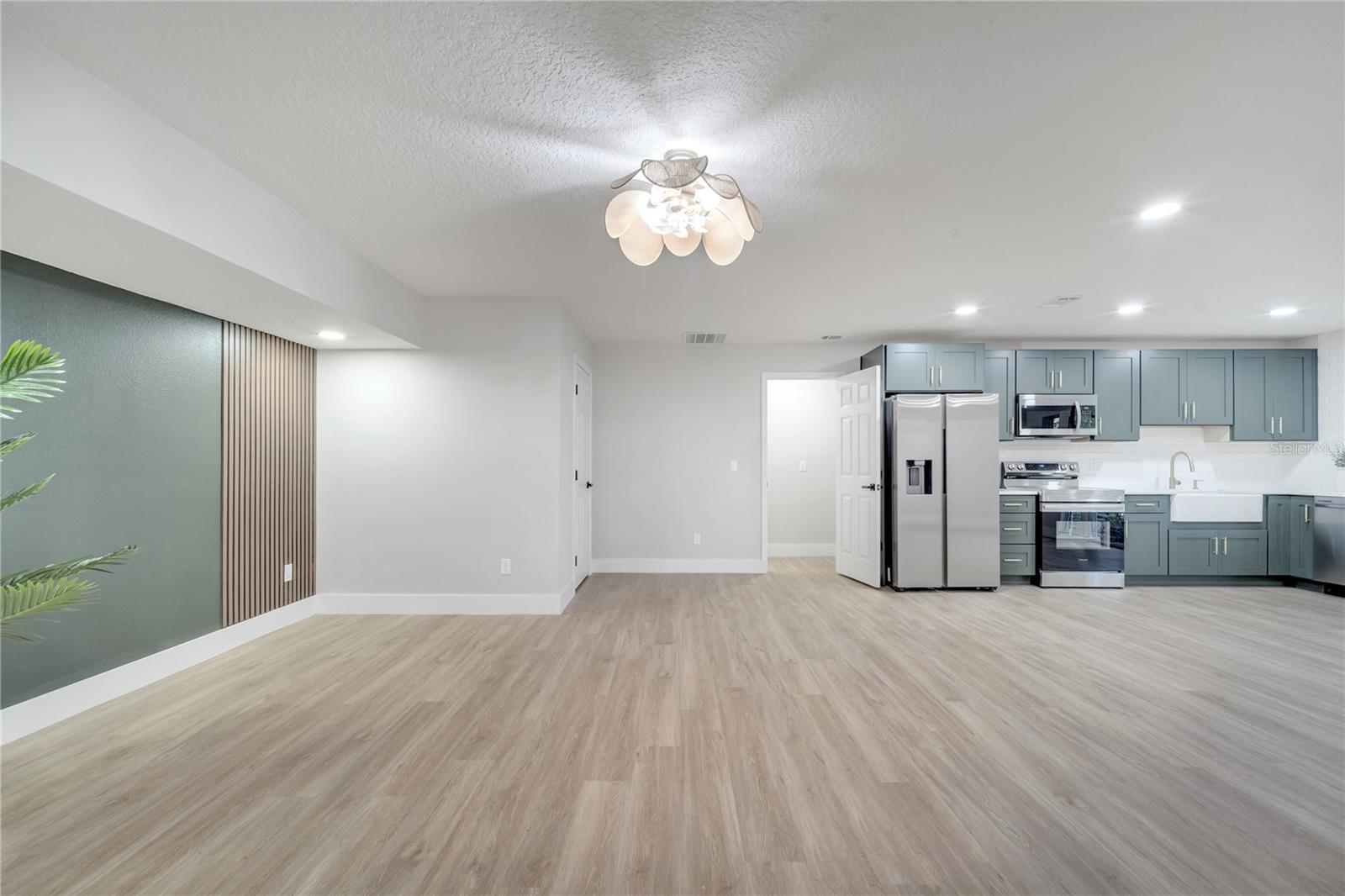 Image 22 of 55 For 7043 Carlene Drive