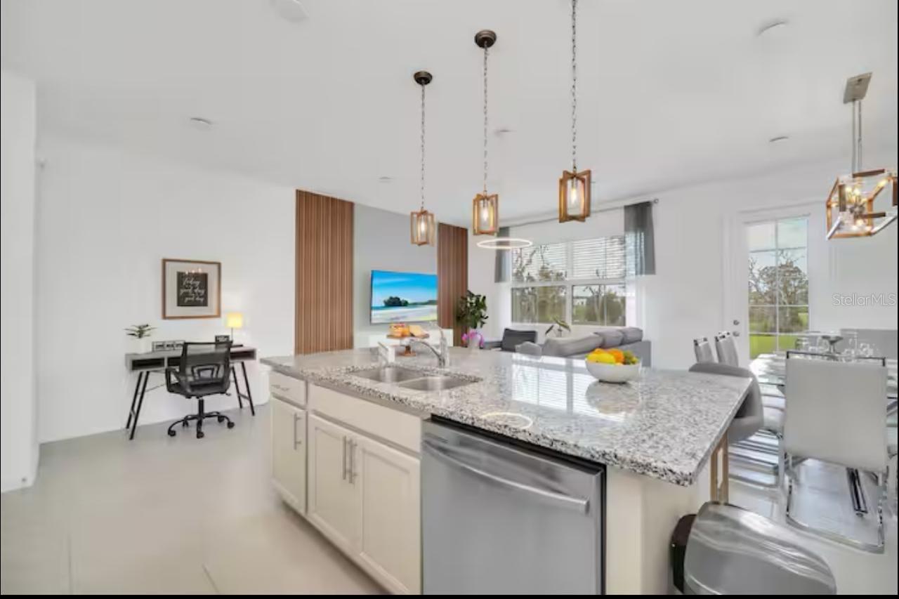 Image 14 of 61 For 816 Longboat Drive