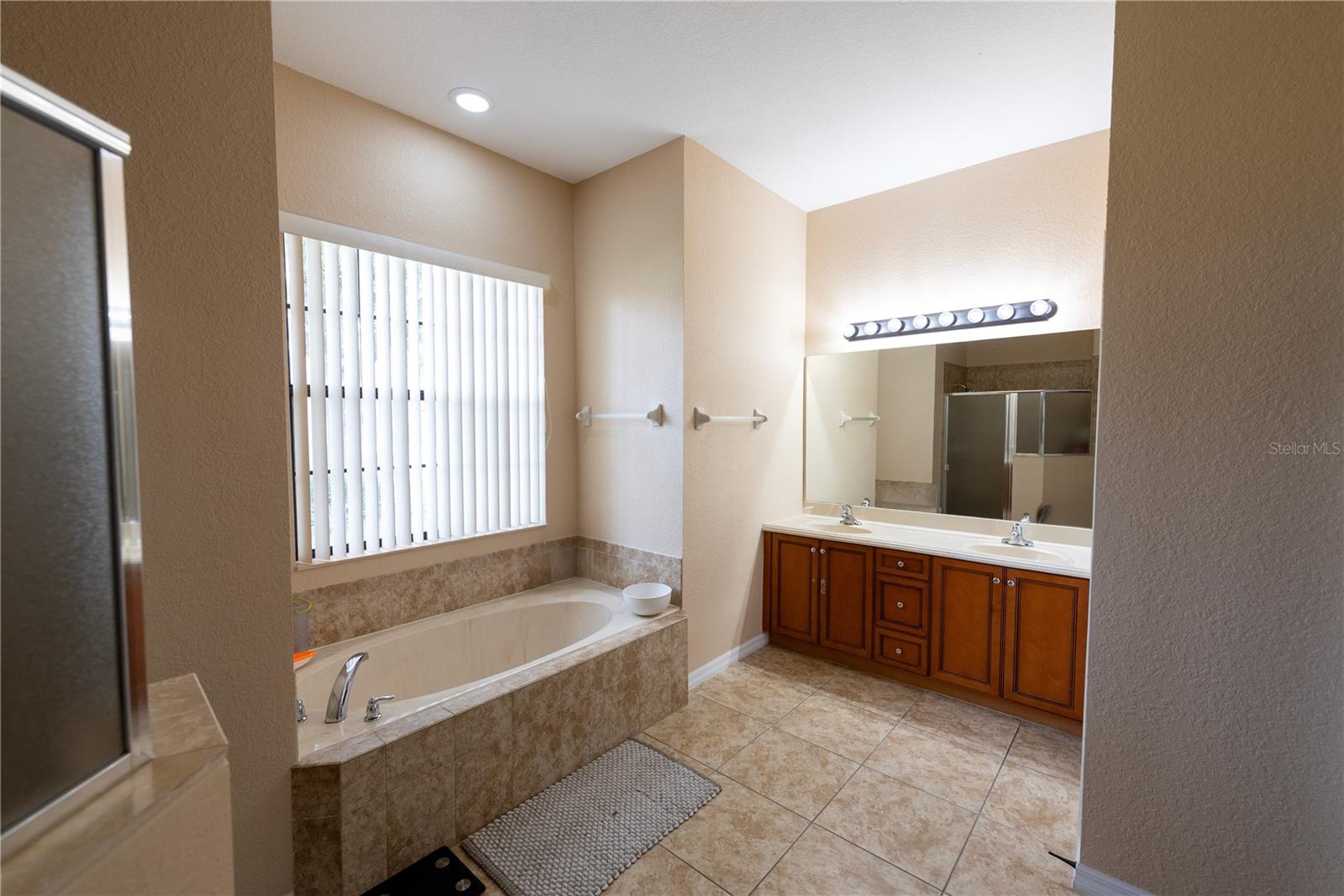 Image 12 of 18 For 406 Cinnamon Drive