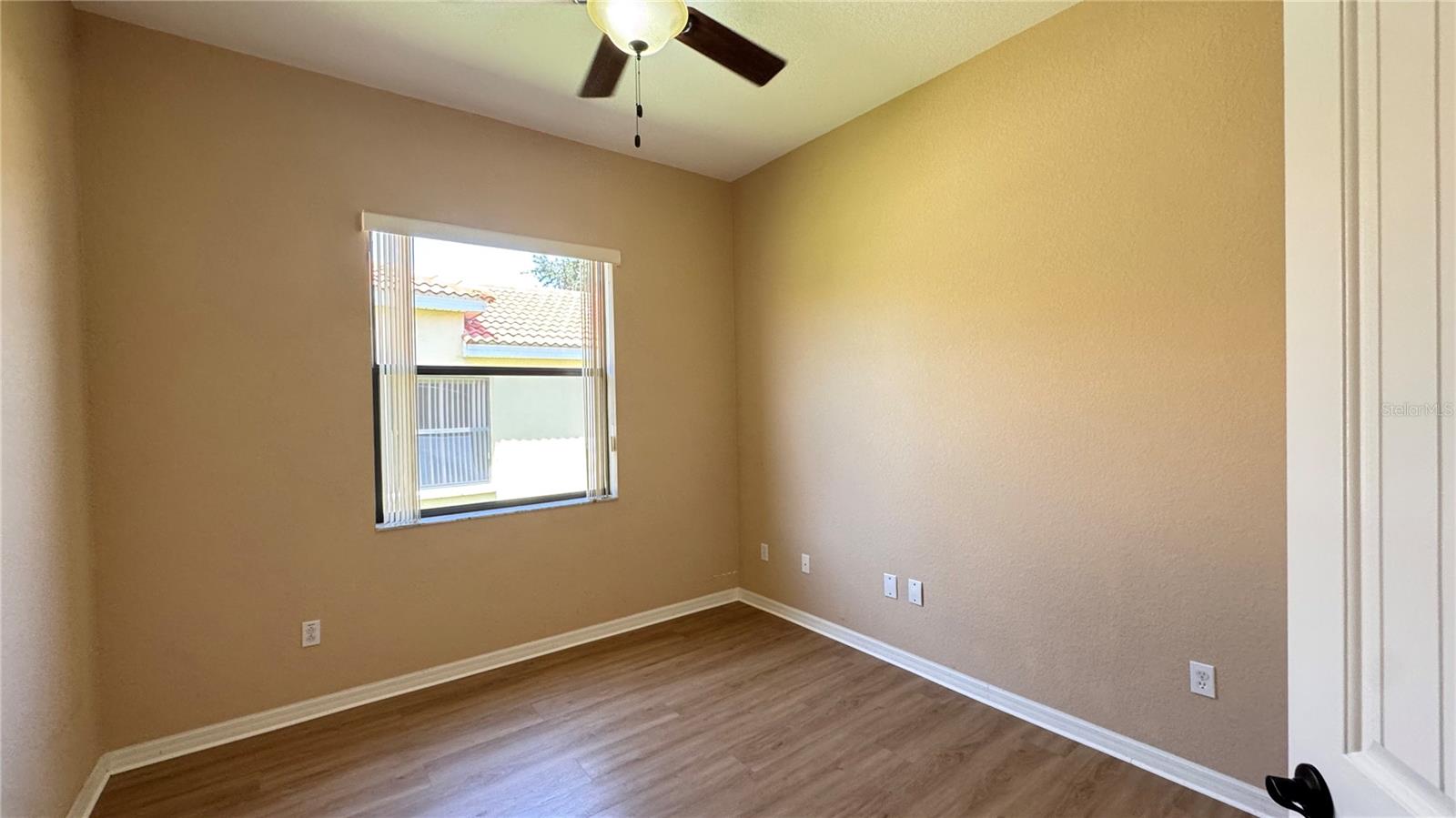 Image 21 of 25 For 406 Cinnamon Drive