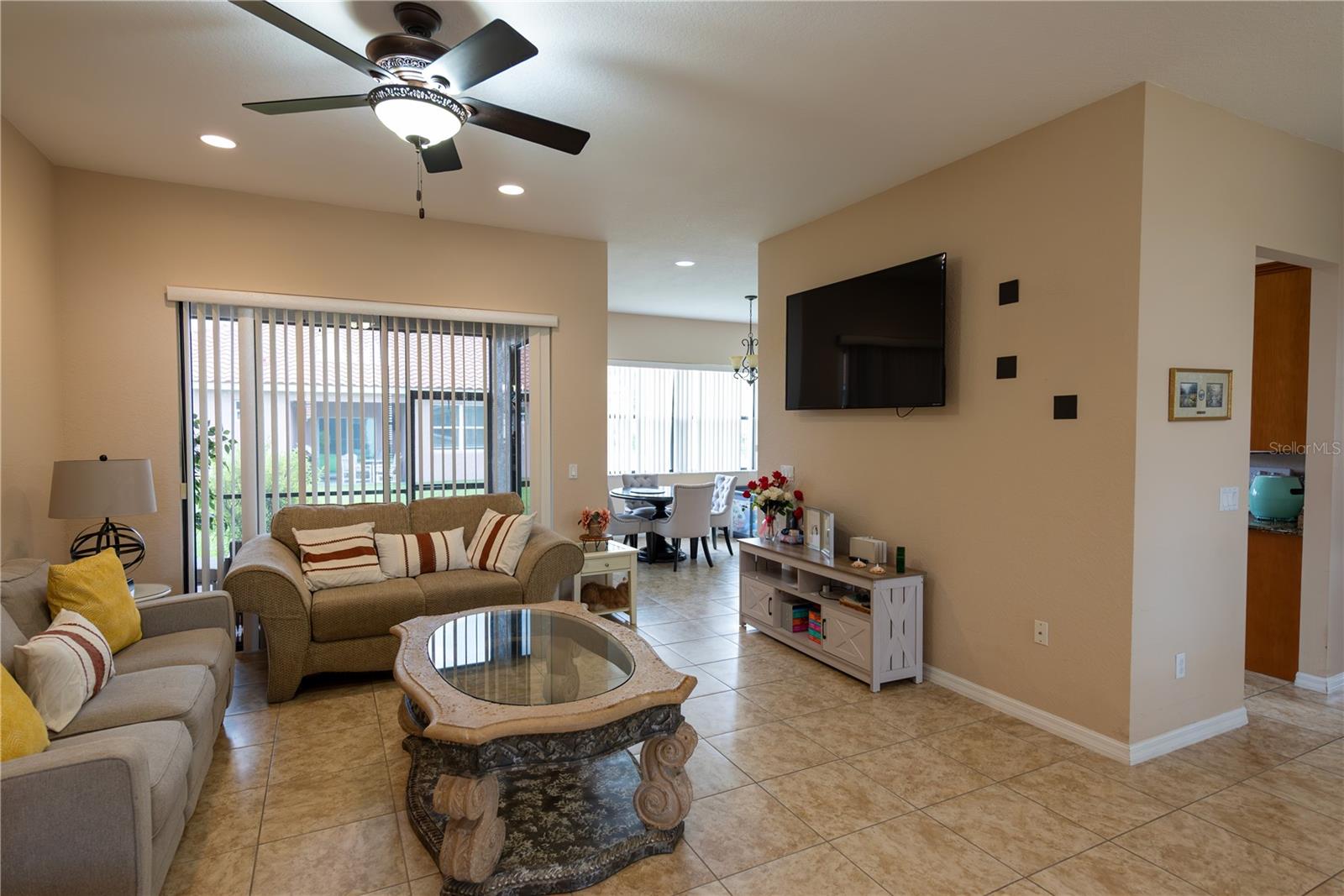 Image 4 of 18 For 406 Cinnamon Drive