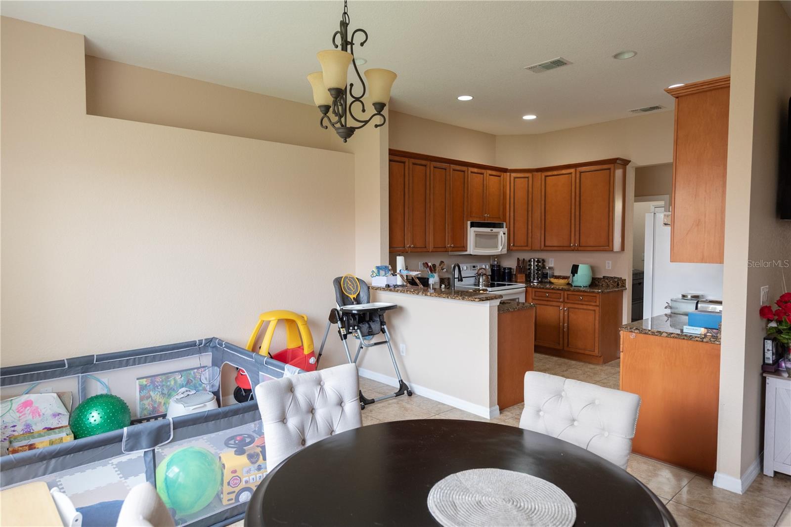 Image 9 of 18 For 406 Cinnamon Drive