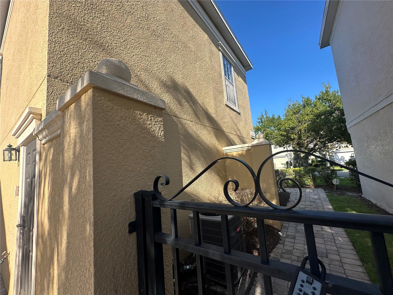 Image 10 of 79 For 1512 Euston Drive