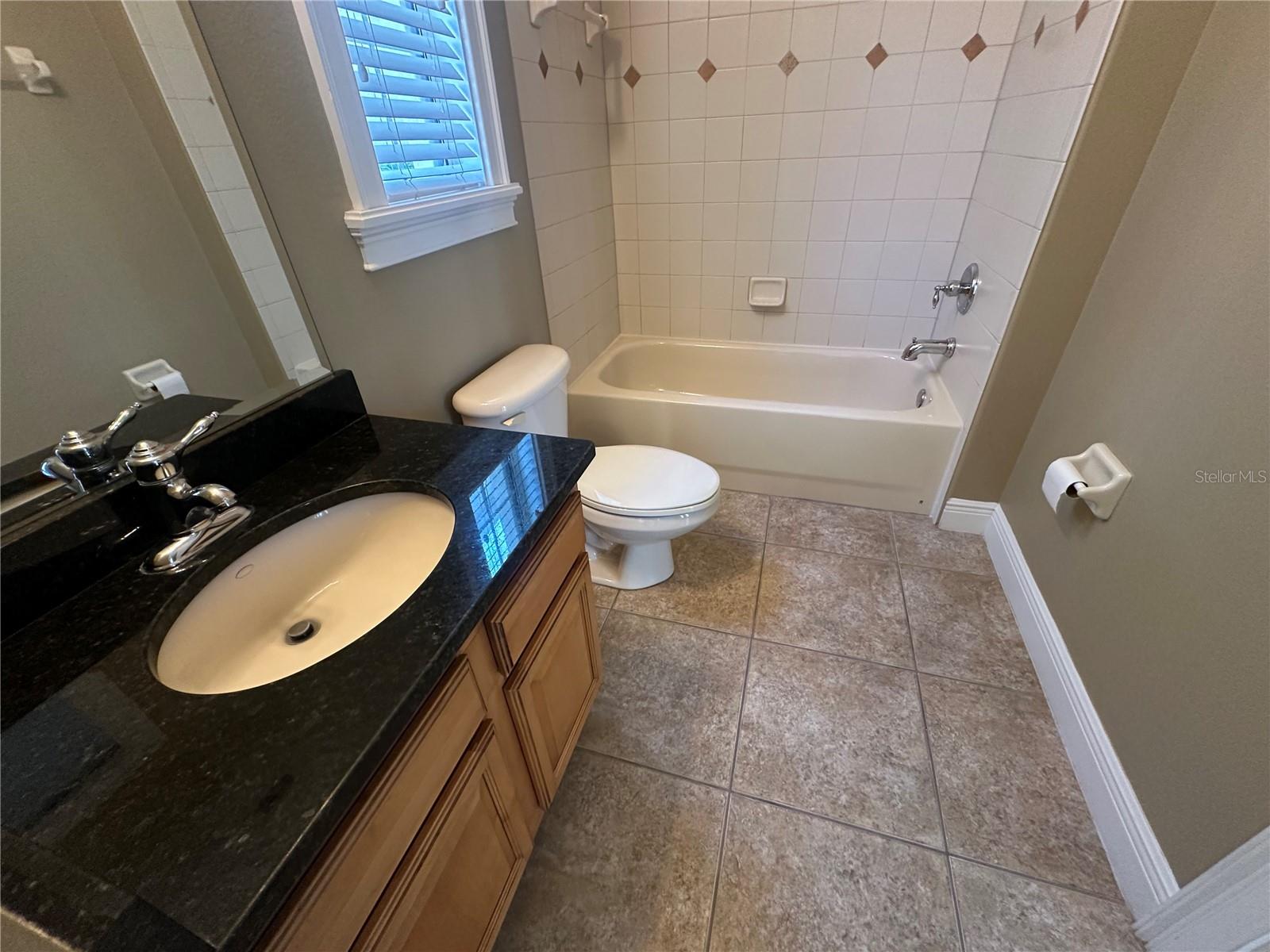 Image 11 of 79 For 1512 Euston Drive
