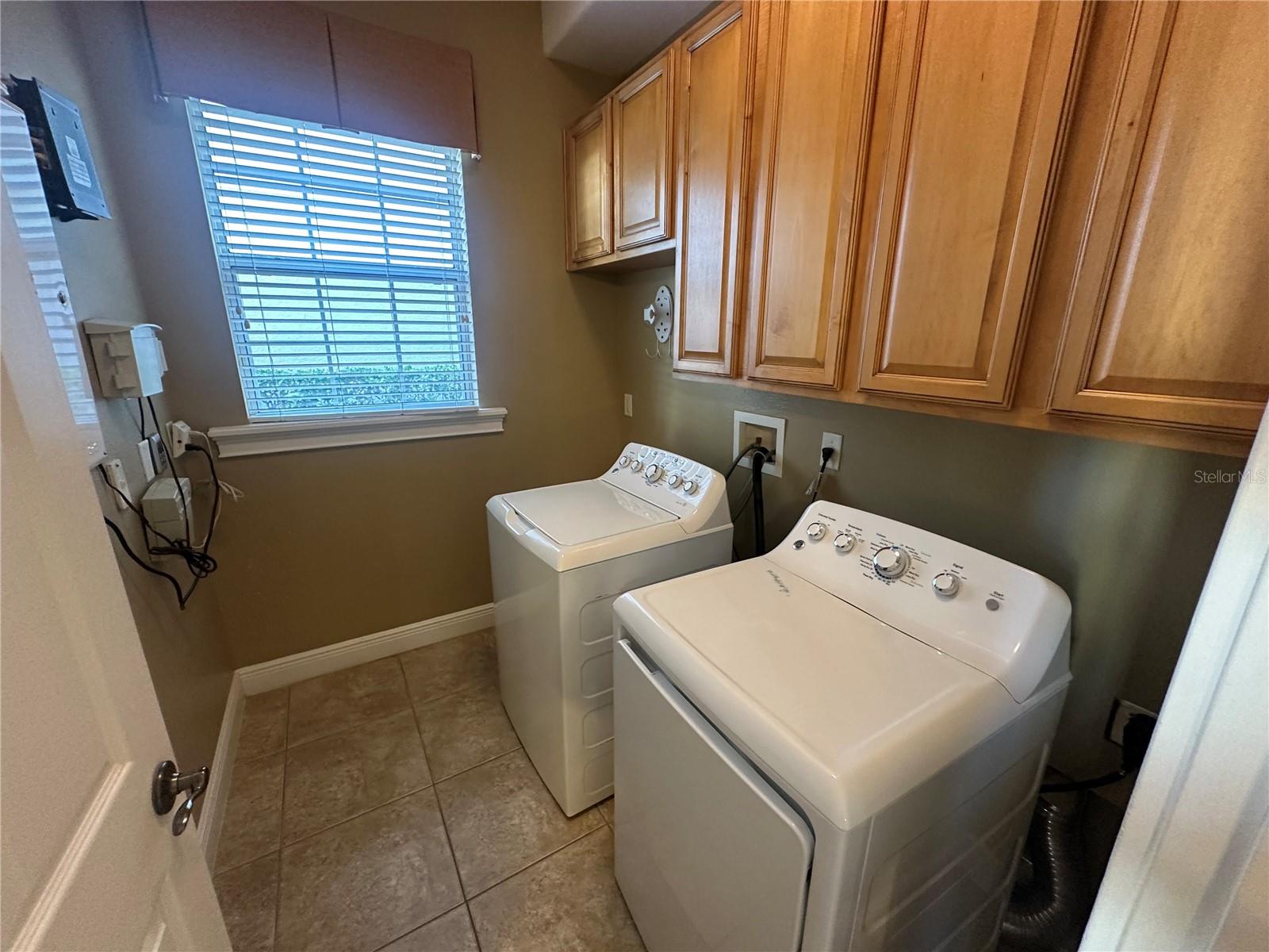 Image 16 of 79 For 1512 Euston Drive