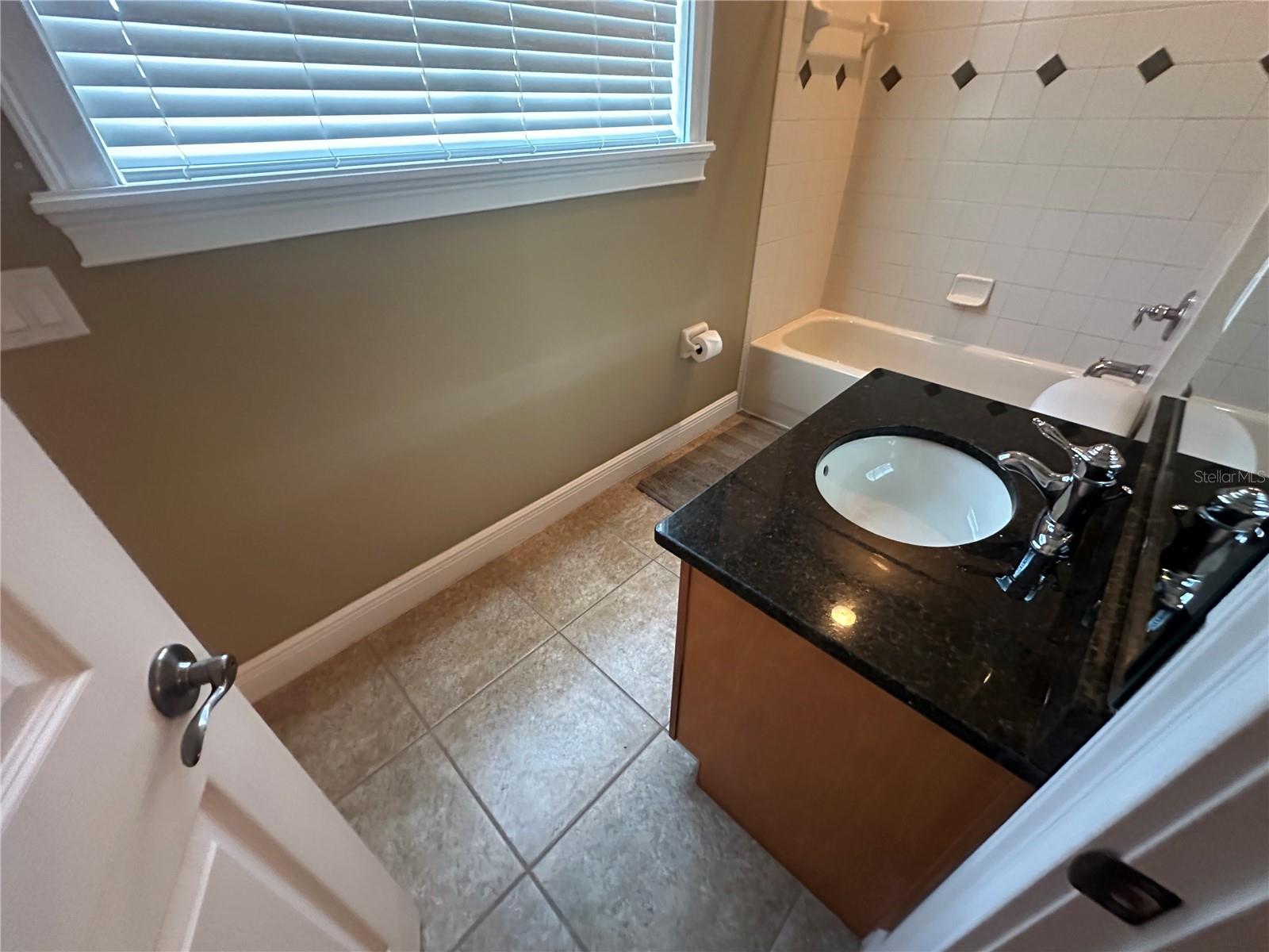 Image 77 of 79 For 1512 Euston Drive