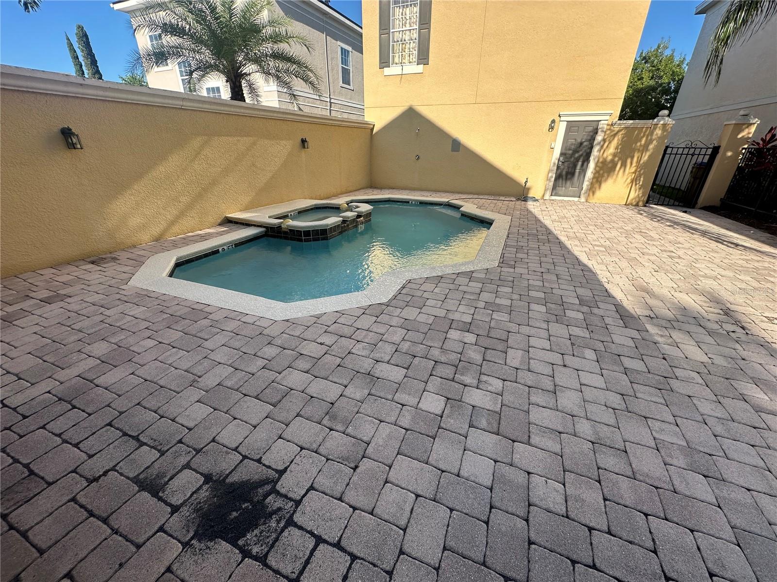 Image 9 of 79 For 1512 Euston Drive