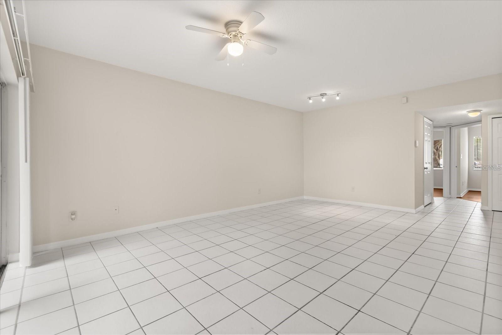 Image 6 of 26 For 527 Villa Del Sol Circle 104