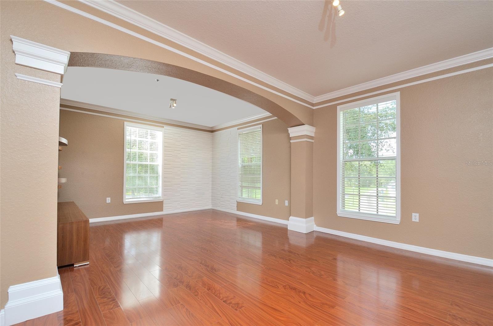 Image 4 of 37 For 193 Longview Ave  203