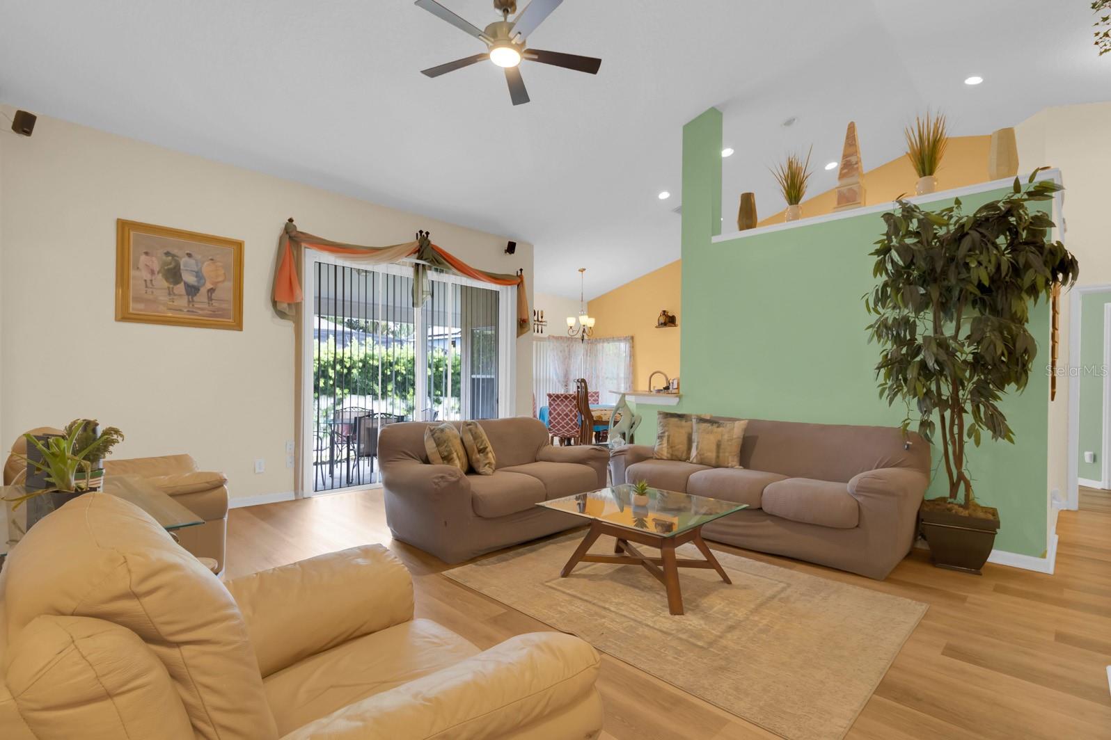Image 15 of 37 For 651 Regina Circle