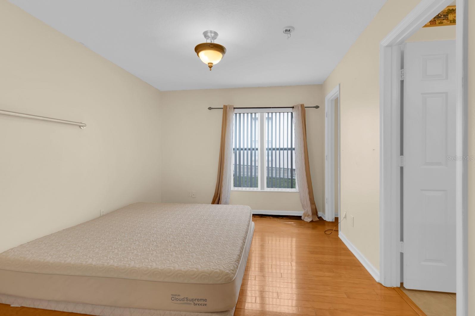 Image 17 of 37 For 651 Regina Circle