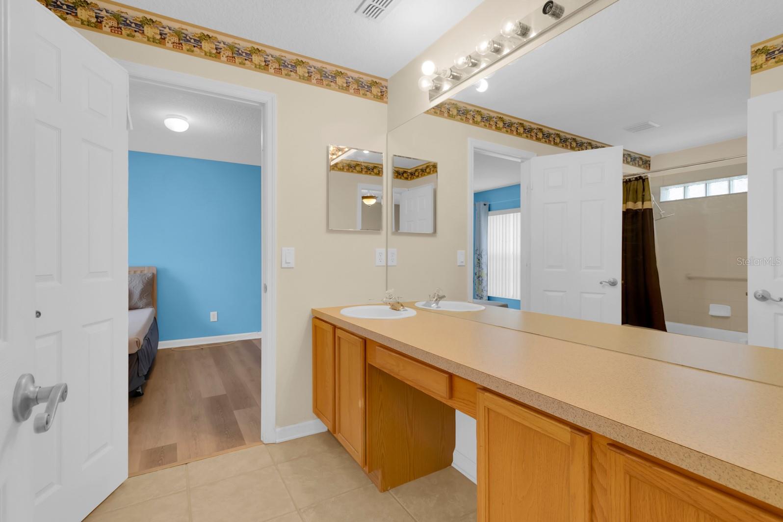 Image 18 of 37 For 651 Regina Circle