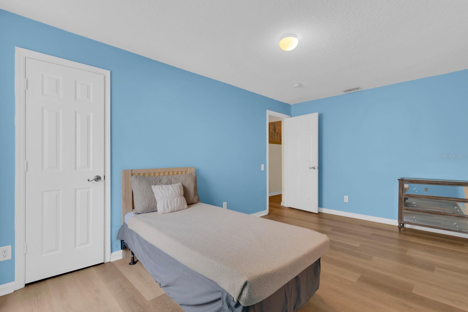 Image 19 of 37 For 651 Regina Circle