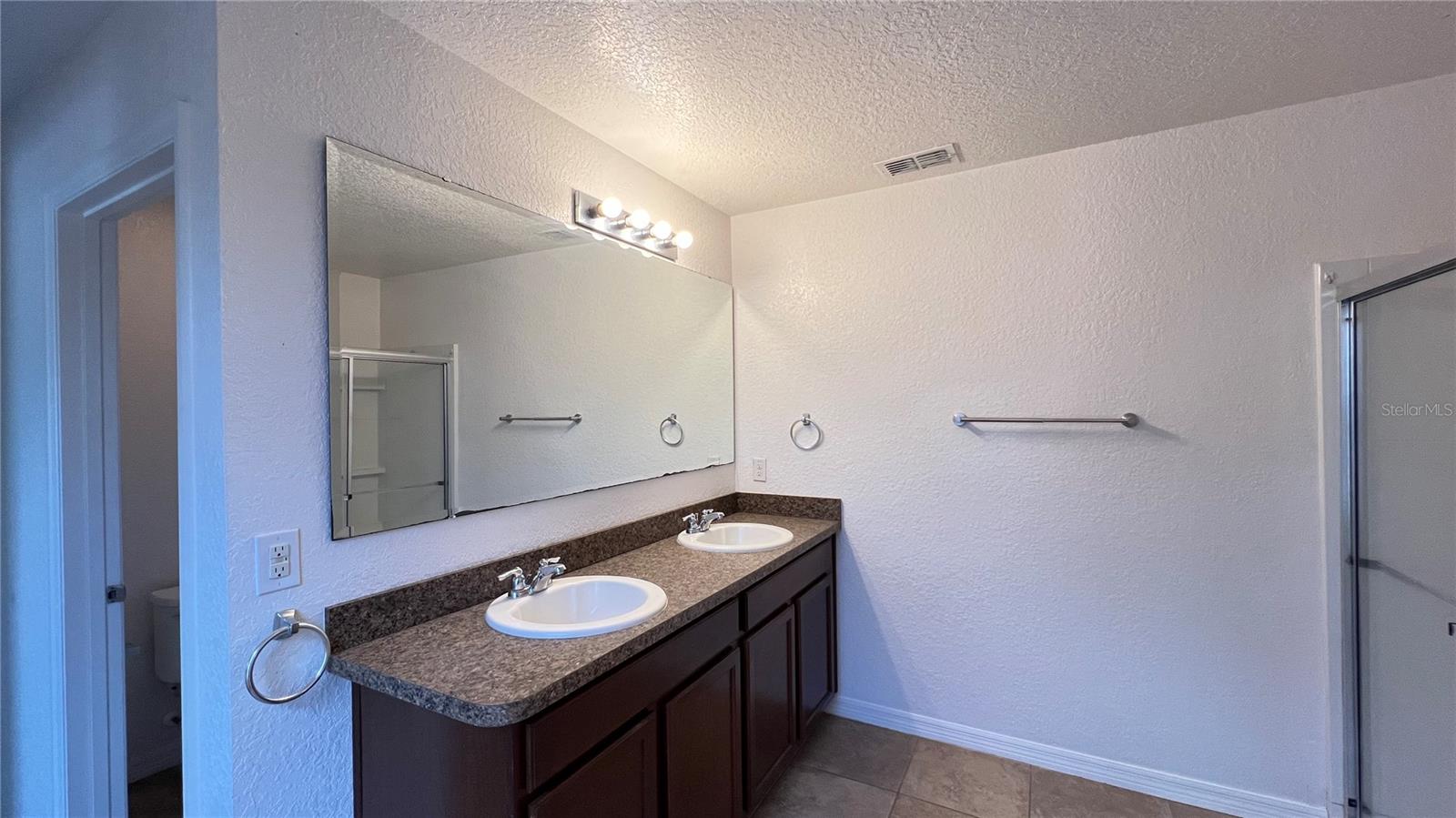 Image 31 of 38 For 16543 Broadford Lane