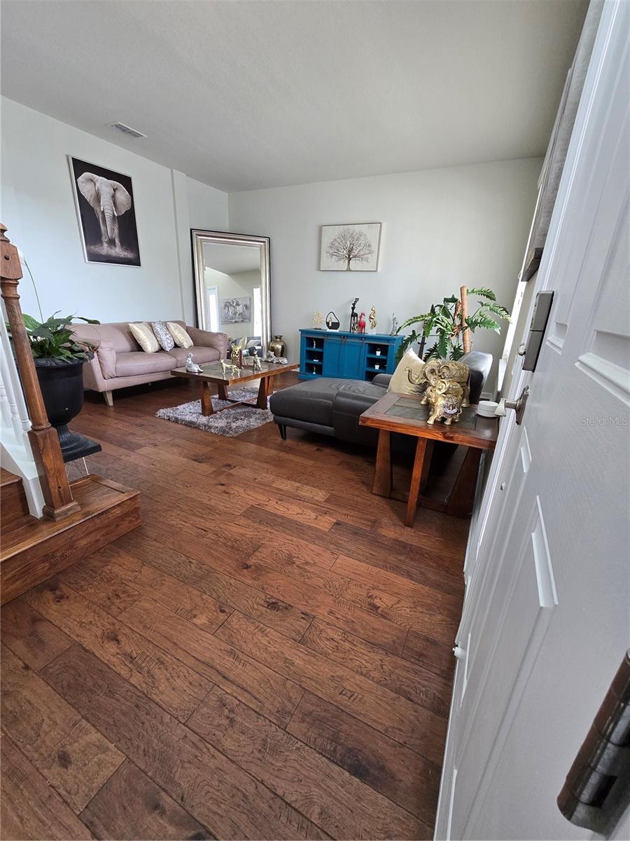 Image 4 of 22 For 7971 Brofield Ave