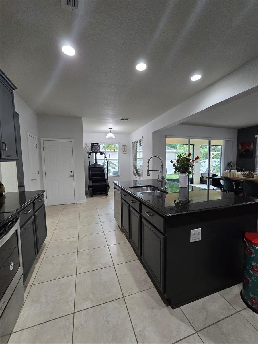 Image 7 of 22 For 7971 Brofield Ave