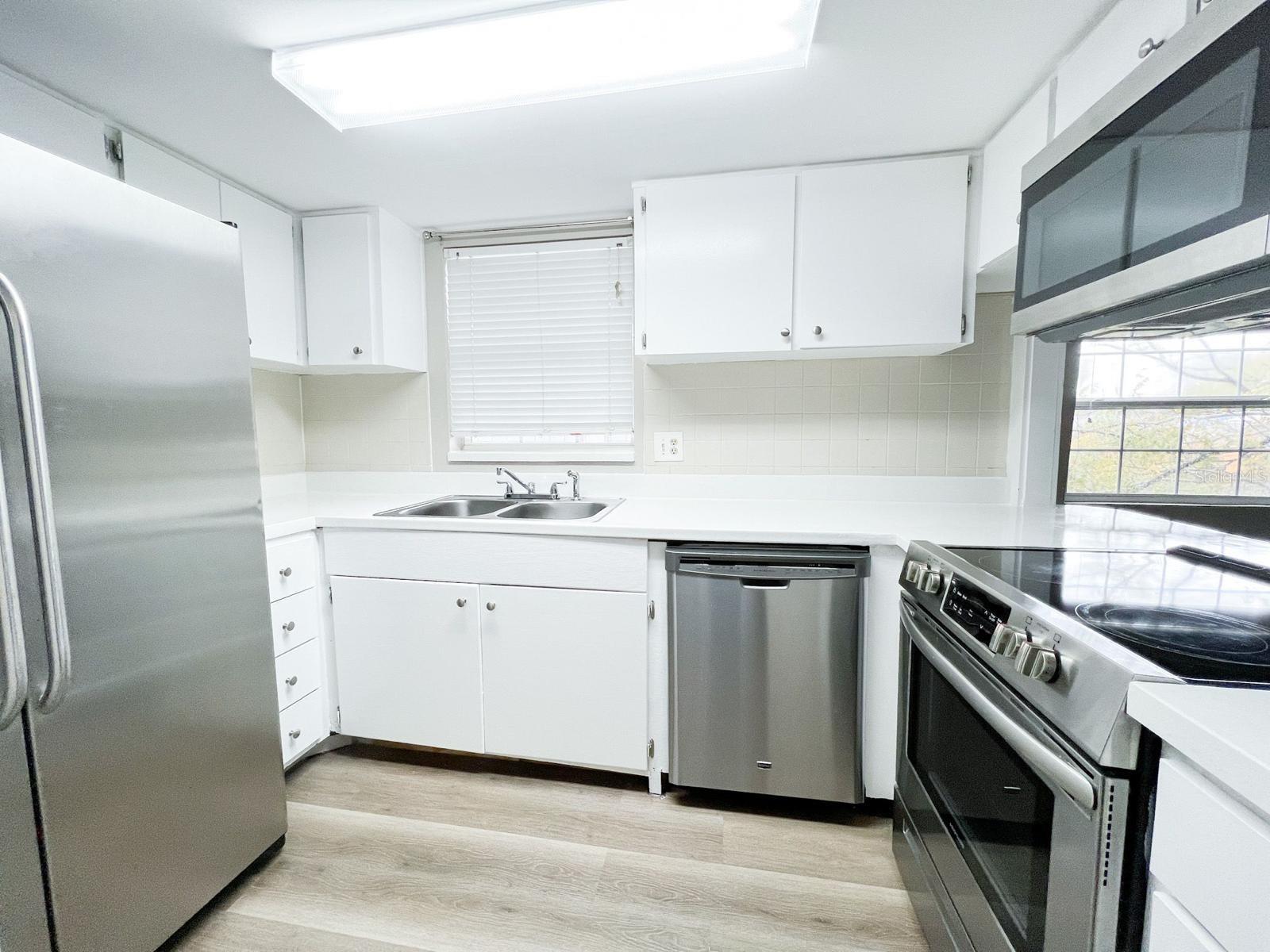 Image 7 of 19 For 1000 Semoran Boulevard S