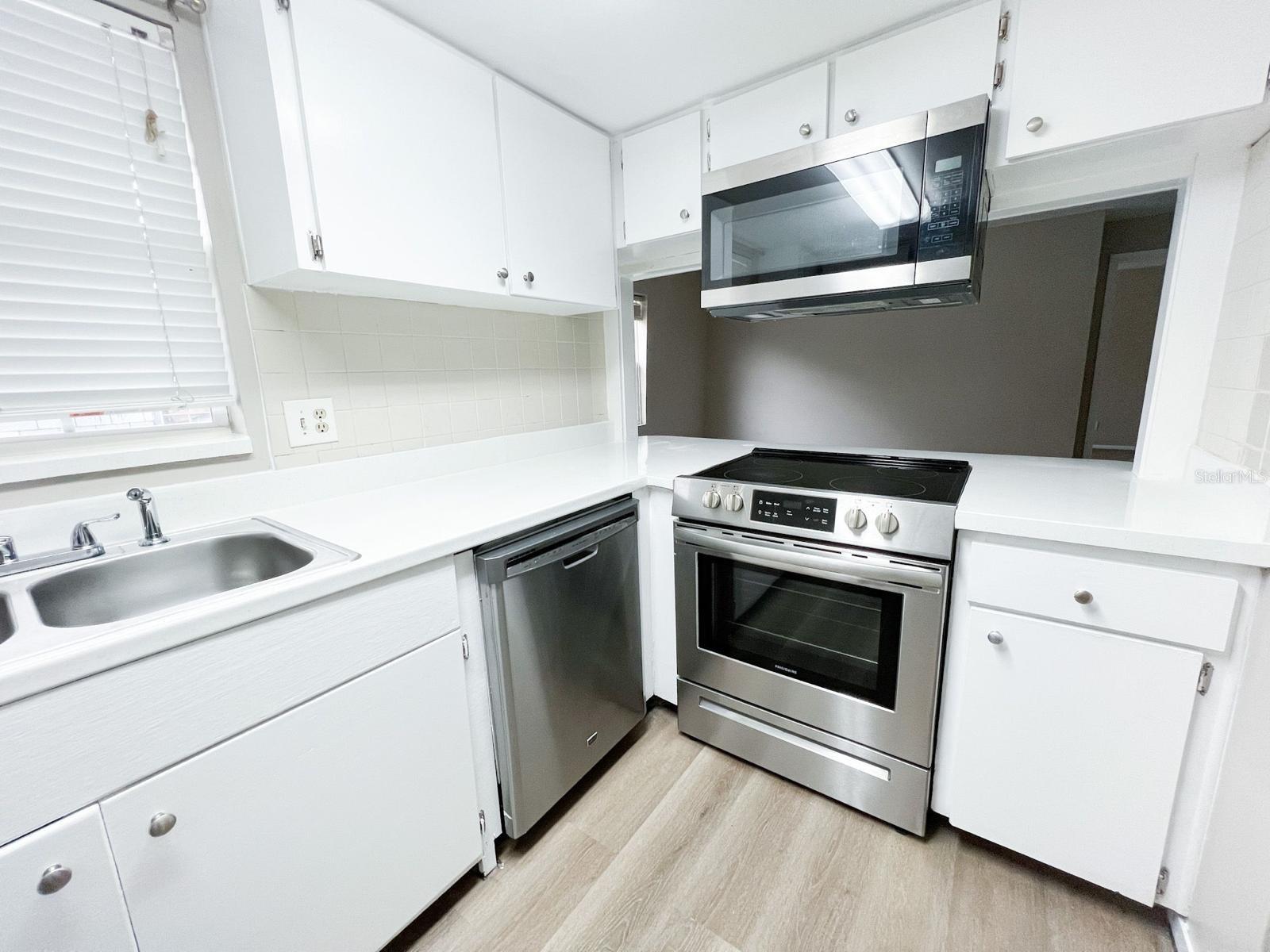 Image 8 of 19 For 1000 Semoran Boulevard S
