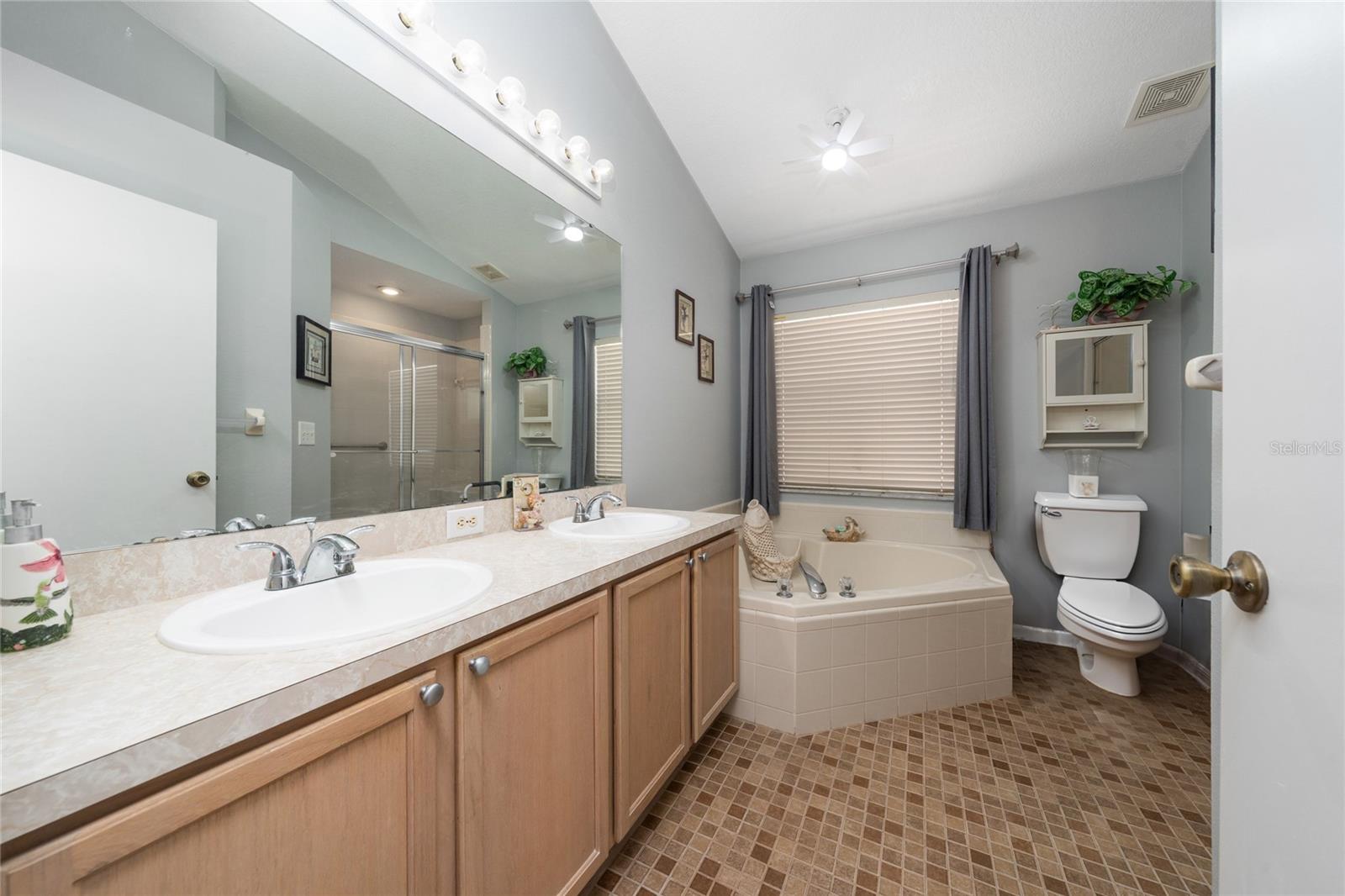 Image 22 of 36 For 10934 Rushwood Way