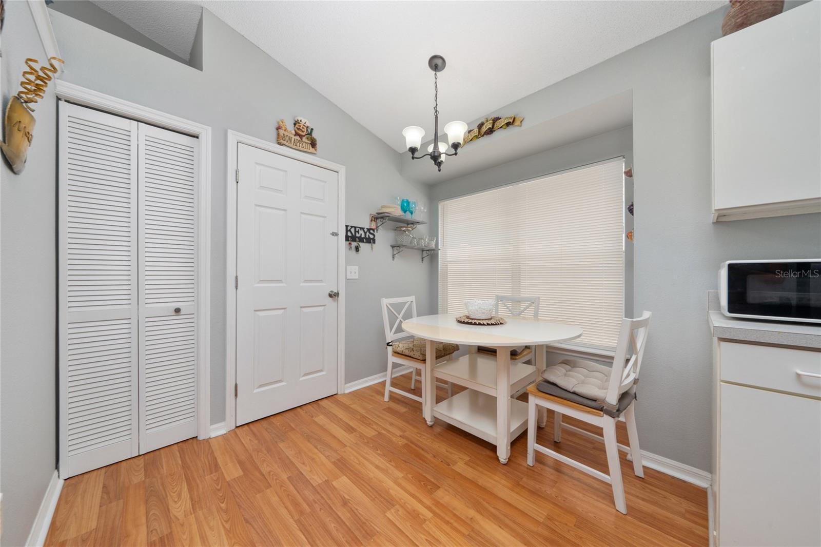 Image 7 of 36 For 10934 Rushwood Way