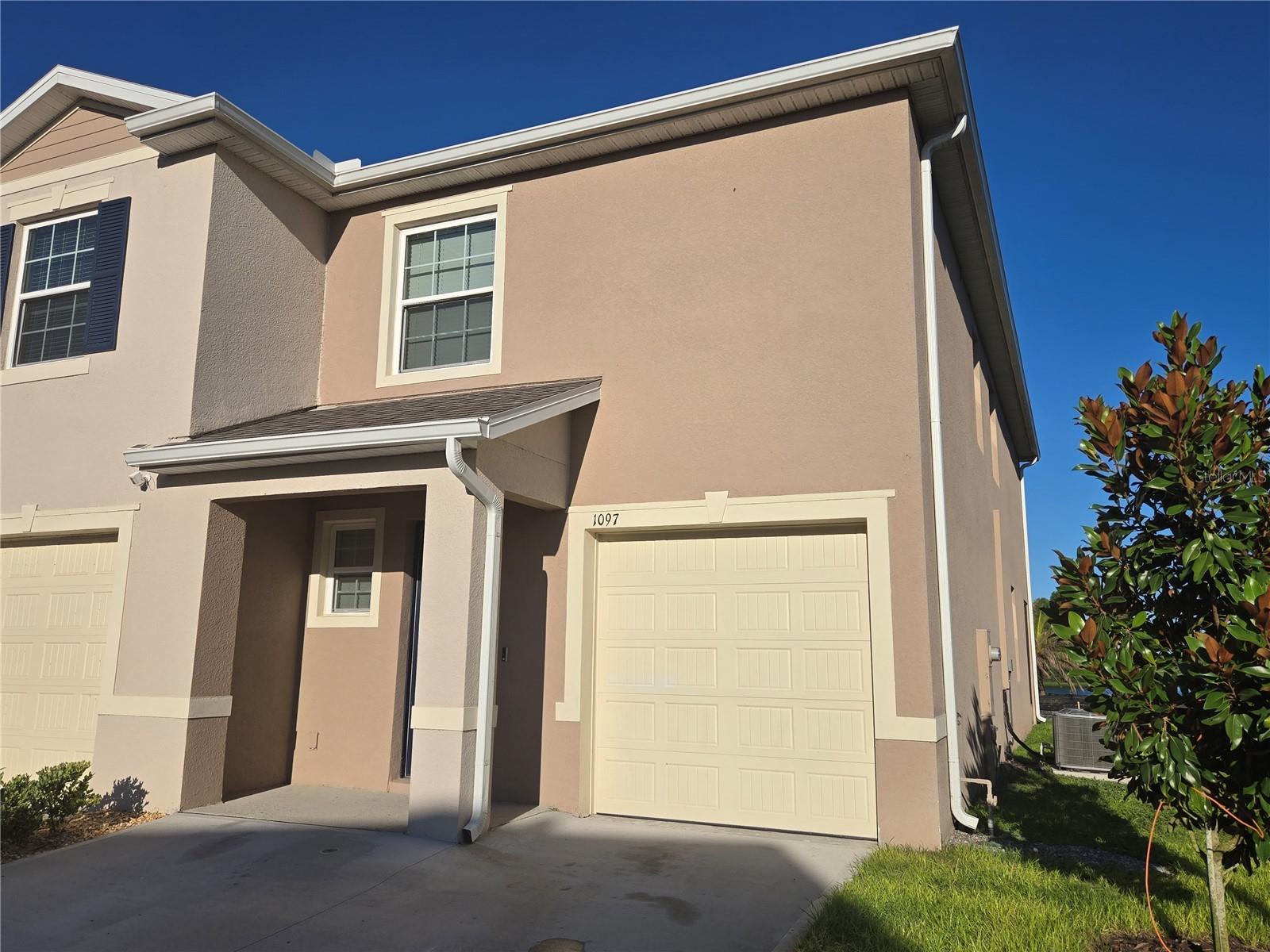 Image 4 of 38 For 1097 Blue Jay Drive