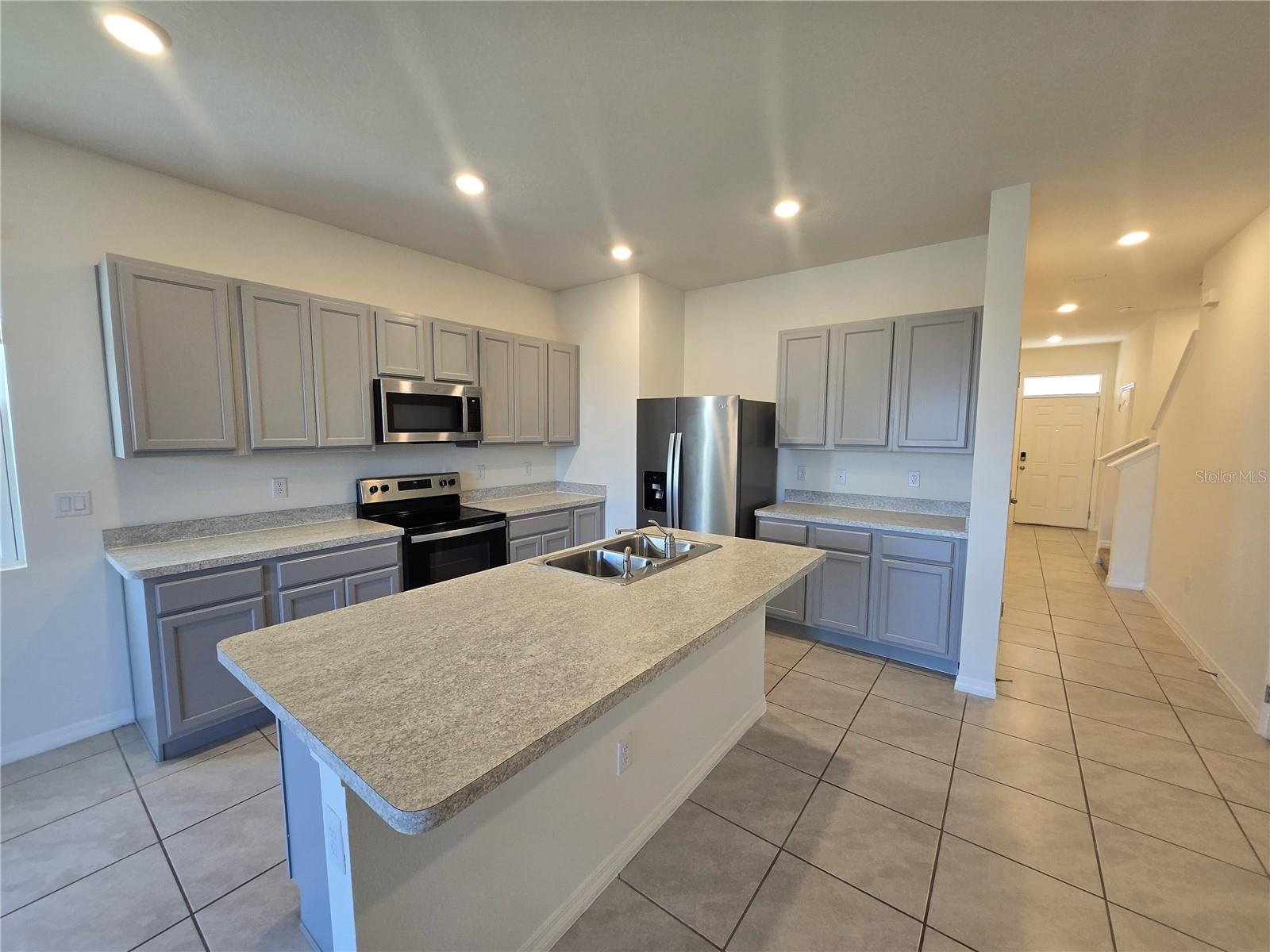 Image 5 of 38 For 1097 Blue Jay Drive