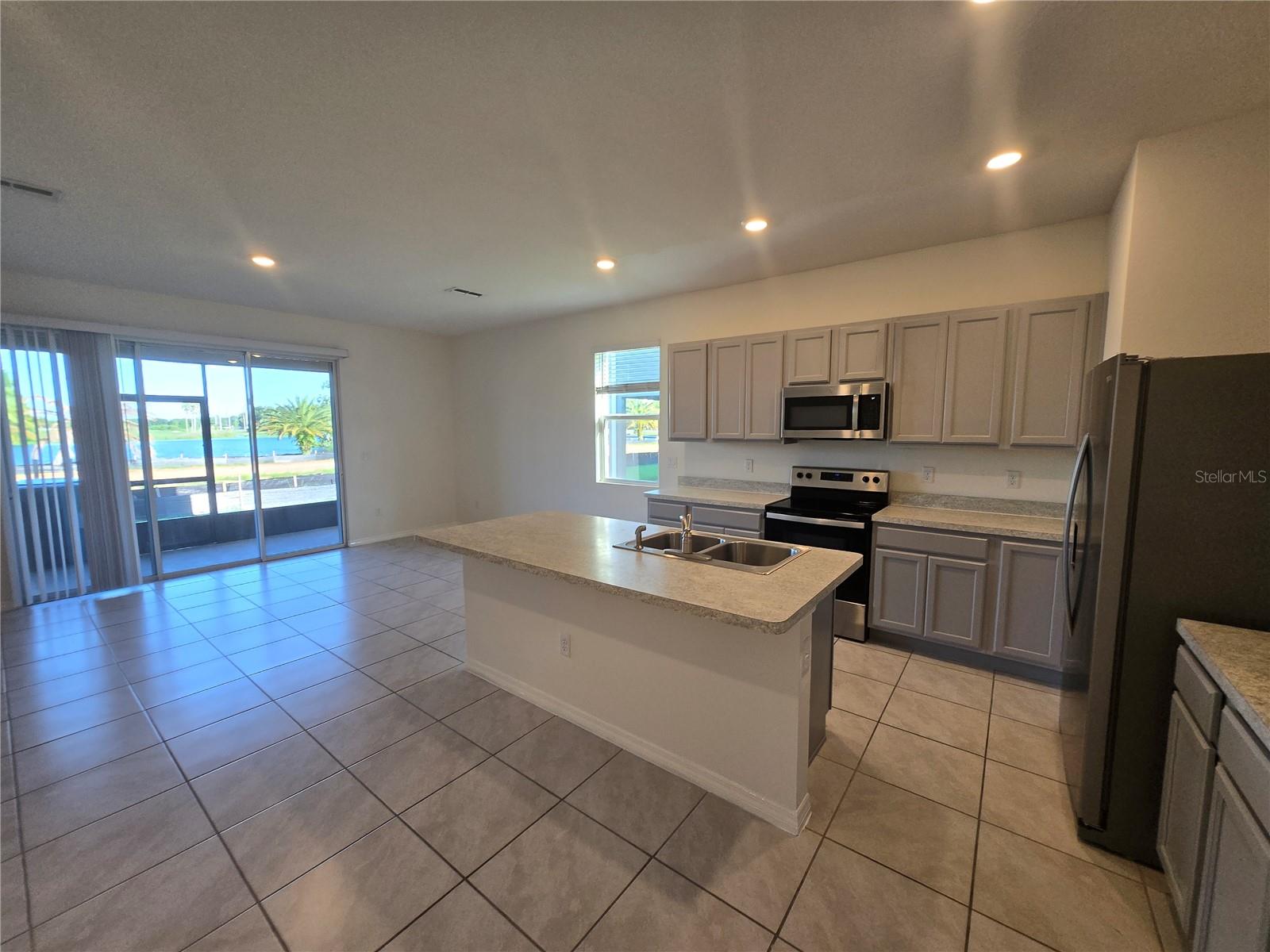 Image 7 of 38 For 1097 Blue Jay Drive