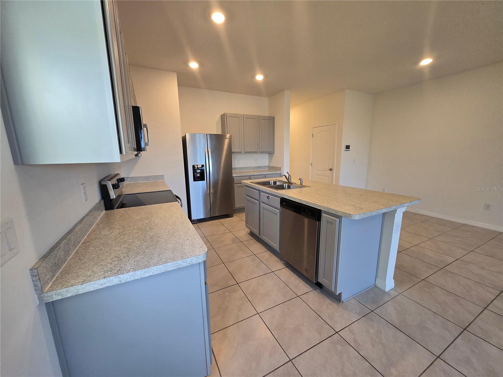 Image 8 of 38 For 1097 Blue Jay Drive