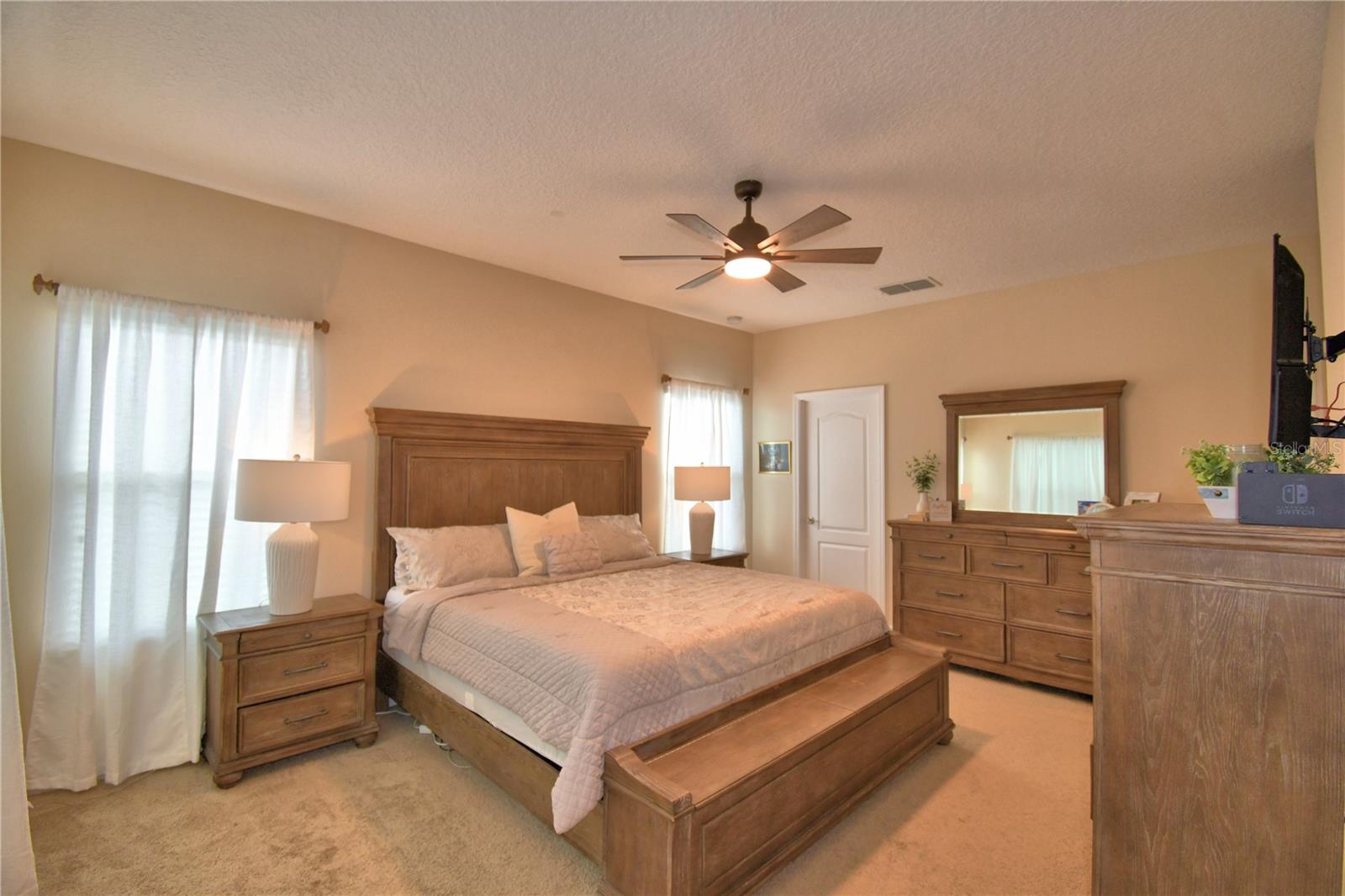 Image 17 of 41 For 7401 Leighside Drive