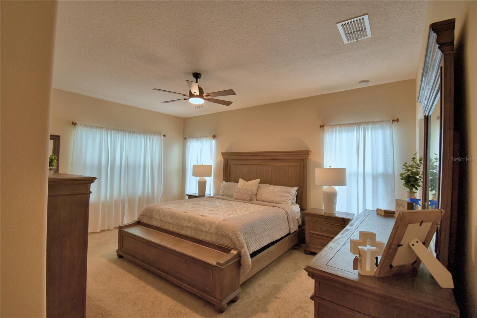 Image 18 of 41 For 7401 Leighside Drive