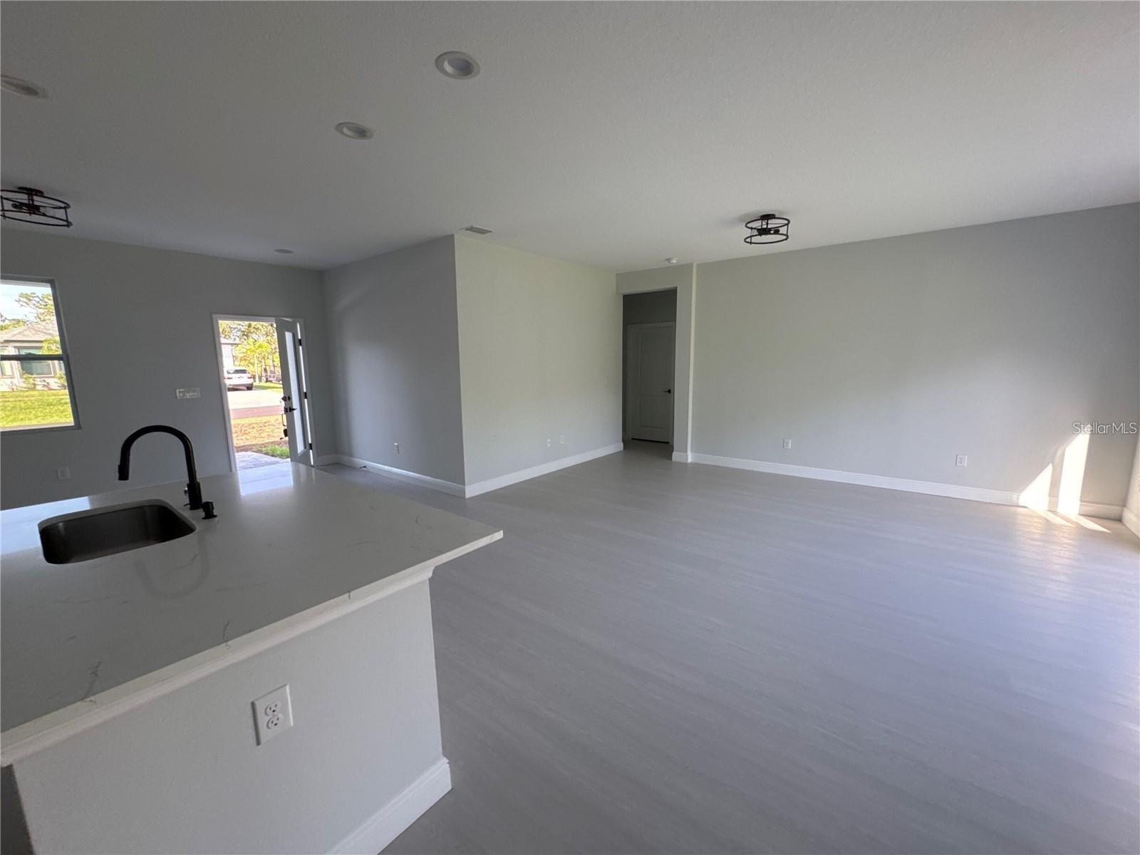 Image 2 of 6 For 7114 Sunnybrook Boulevard