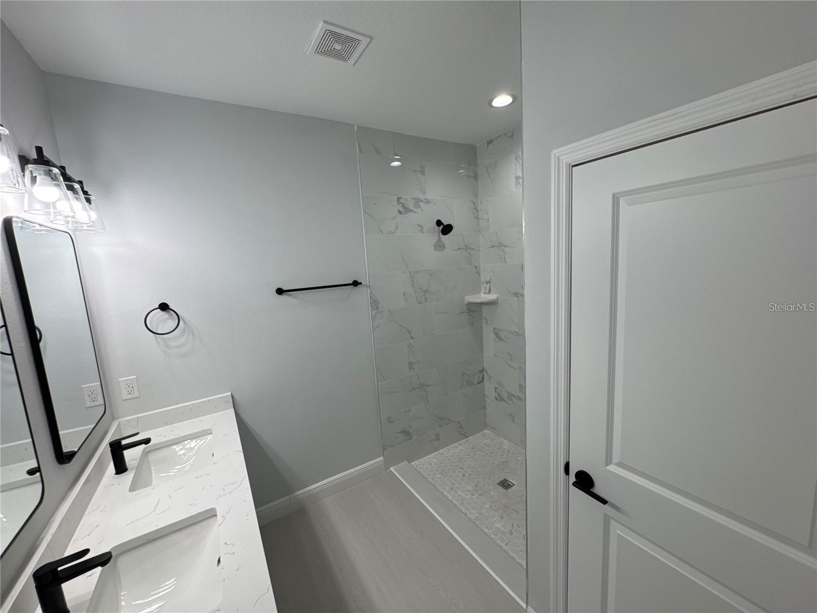 Image 4 of 6 For 7114 Sunnybrook Boulevard