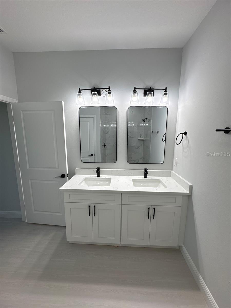 Image 5 of 6 For 7114 Sunnybrook Boulevard
