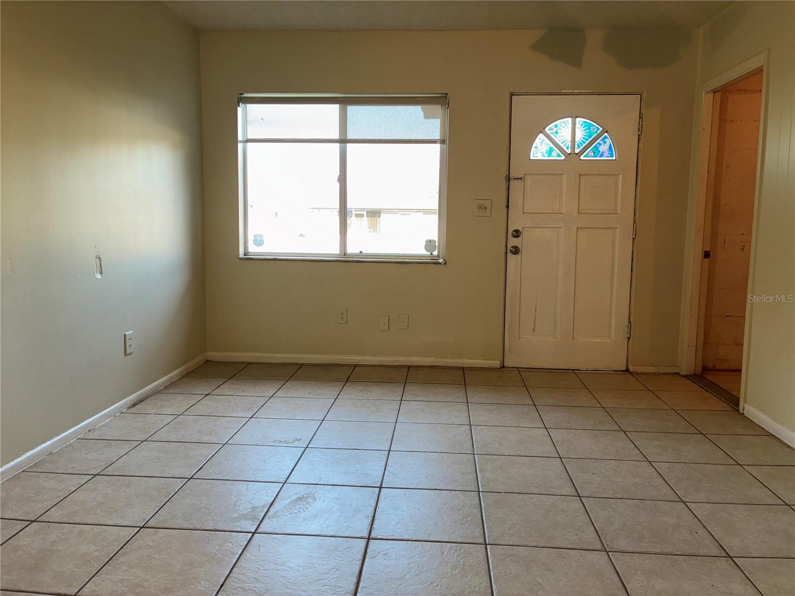 Image 4 of 6 For 2619 Milton Avenue