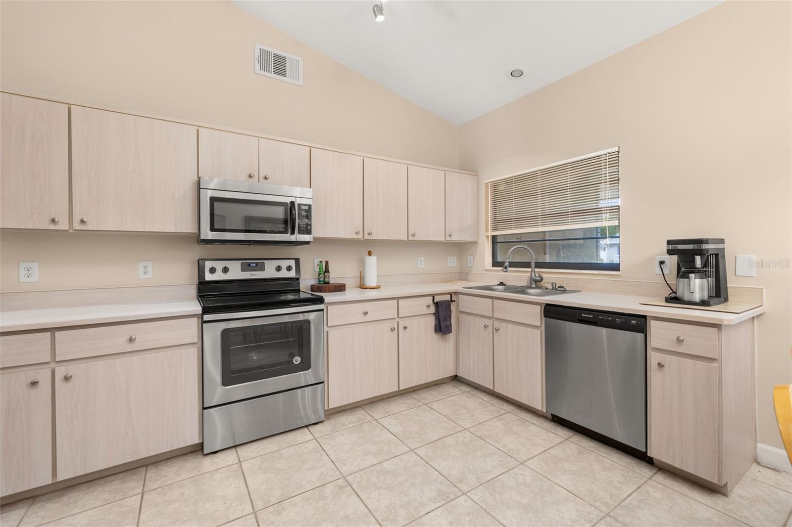 Image 3 of 69 For 2569 Tandori Circle